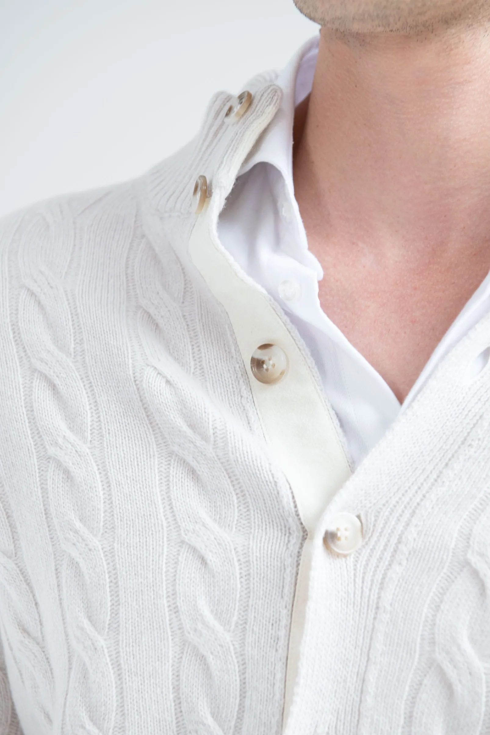 beige_cable_knit_cardigan_1.webp Beige cable knit cardigan – Made in Italy
