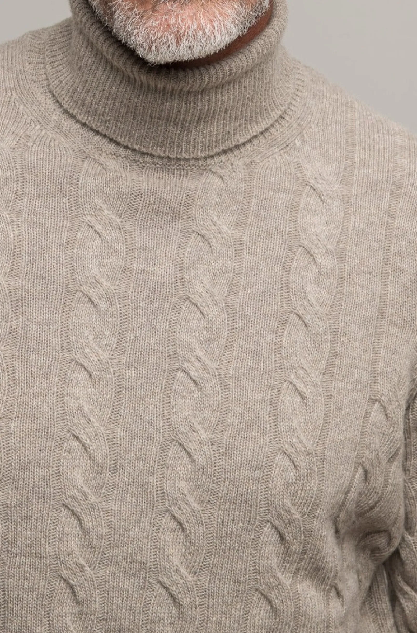 beige_cable_knit_turtlene_2.webp Beige cable knit turtleneck – Made in Italy