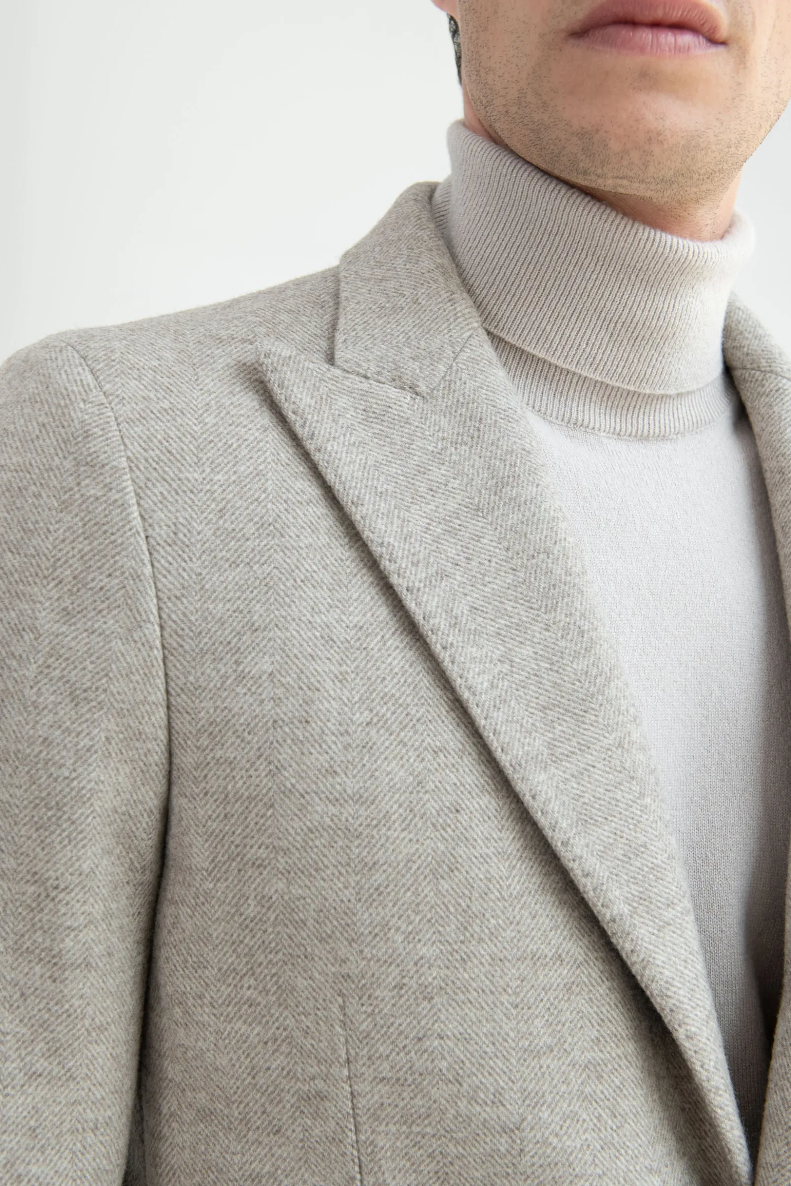beige_herringbone_peak_la_3.webp Beige herringbone peak lapel coat – Made in Italy