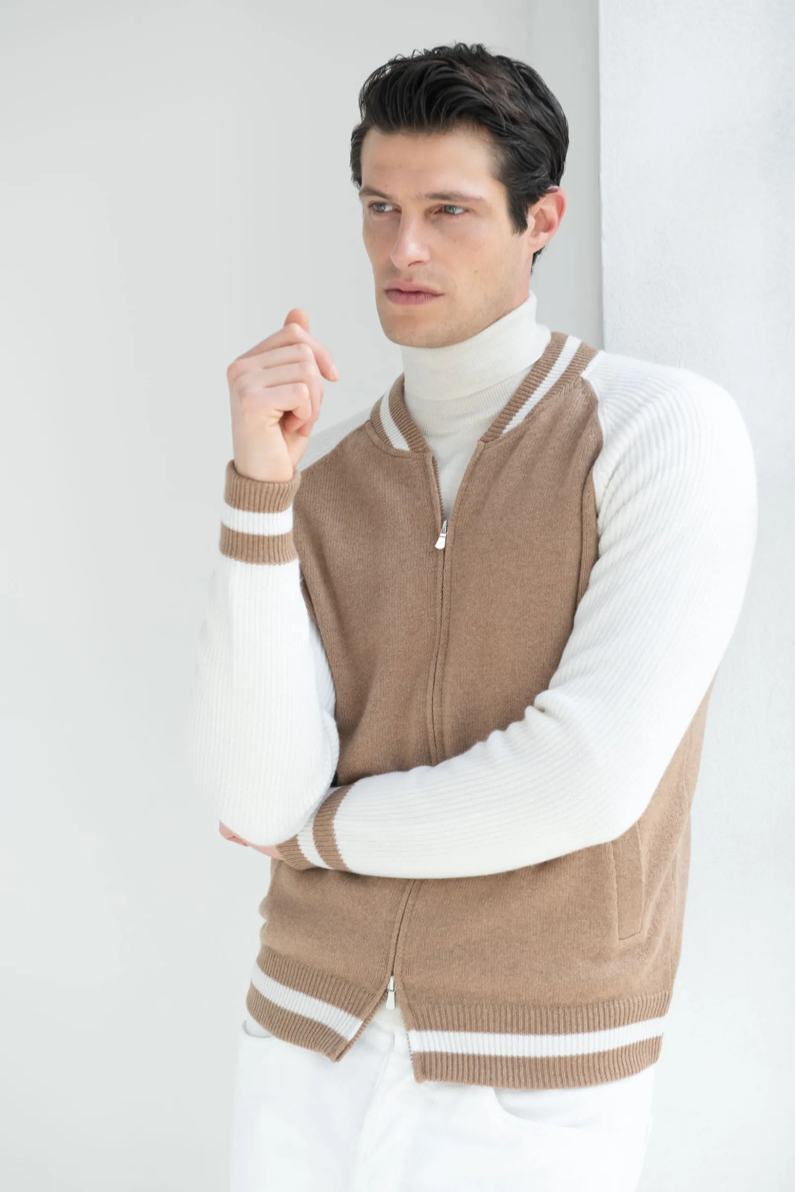 beige_knitted_college_bom_0.webp Beige knitted college bomber - Made in Italy