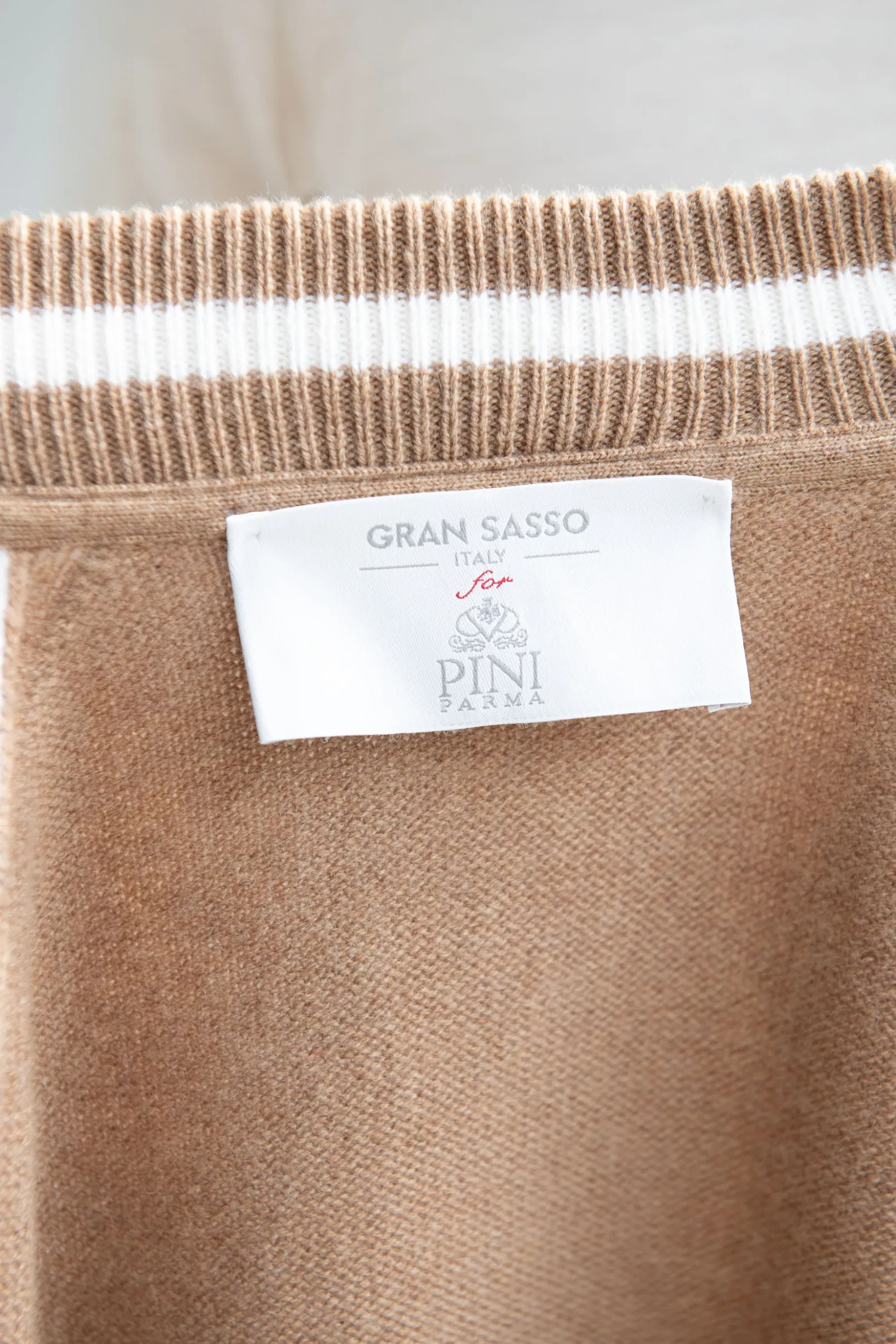 beige_knitted_college_bom_4.webp Beige knitted college bomber - Made in Italy