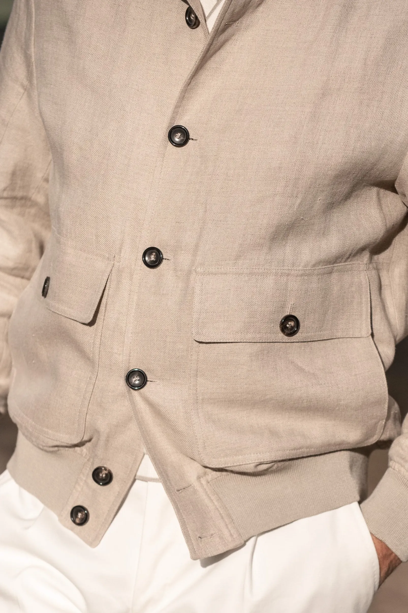 beige_linen_bomber_jacket_4.webp Beige linen bomber jacket – Made in Italy