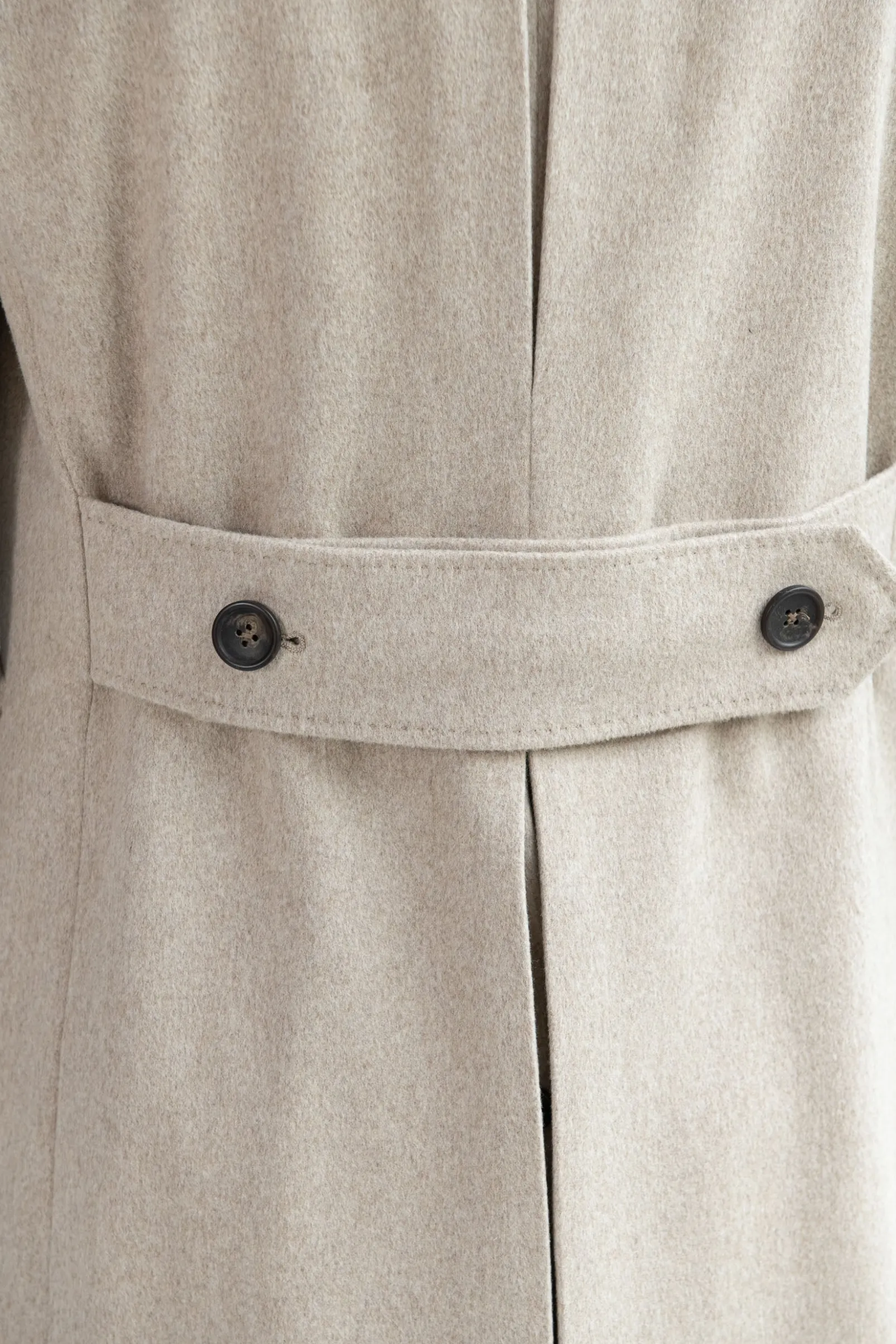 beige_polo_coat__made_in__3.webp Beige Polo Coat – Made in Italy