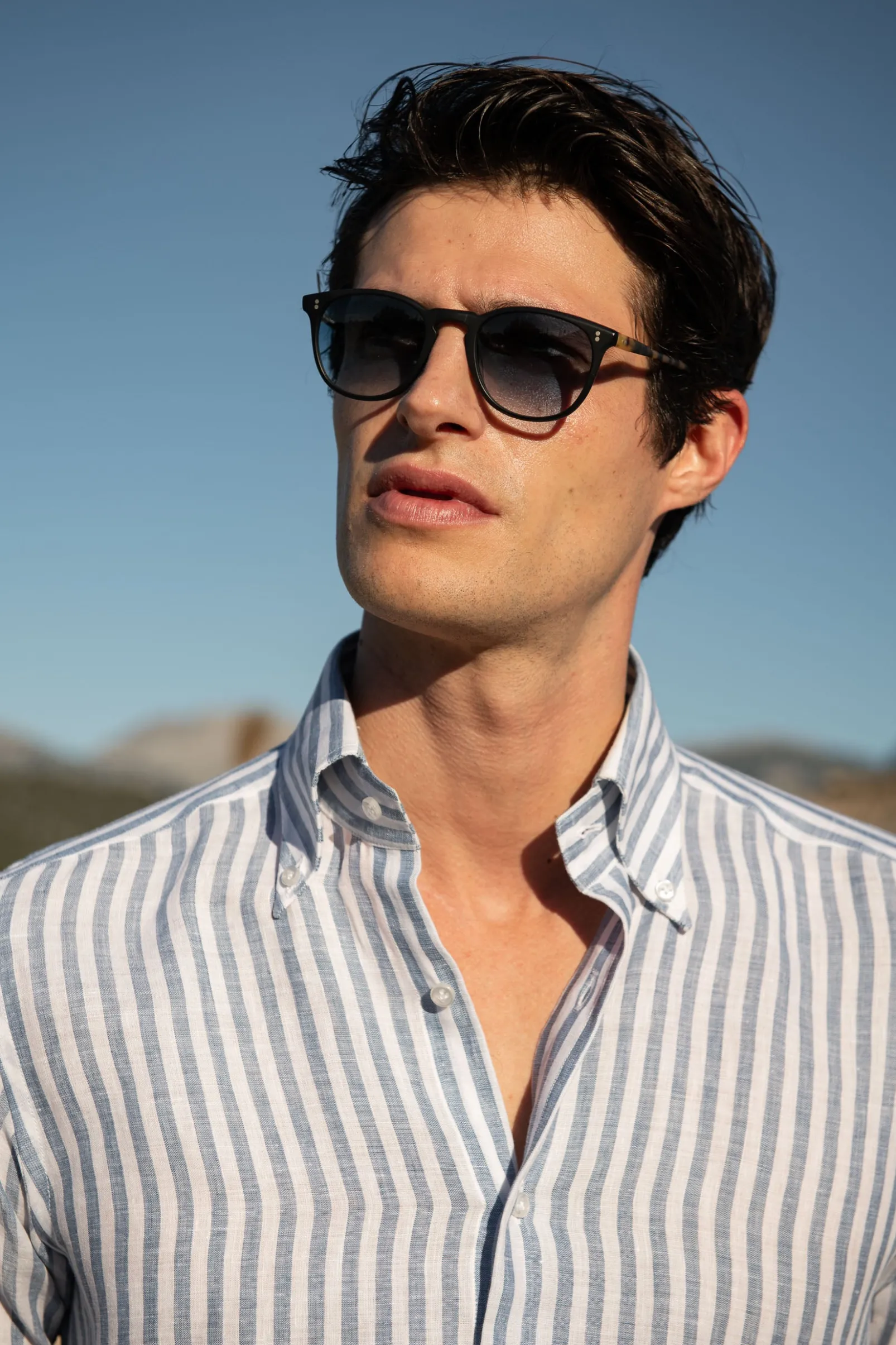 black_capri_sunglasses__m_1.webp Black Capri sunglasses - Made in Italy