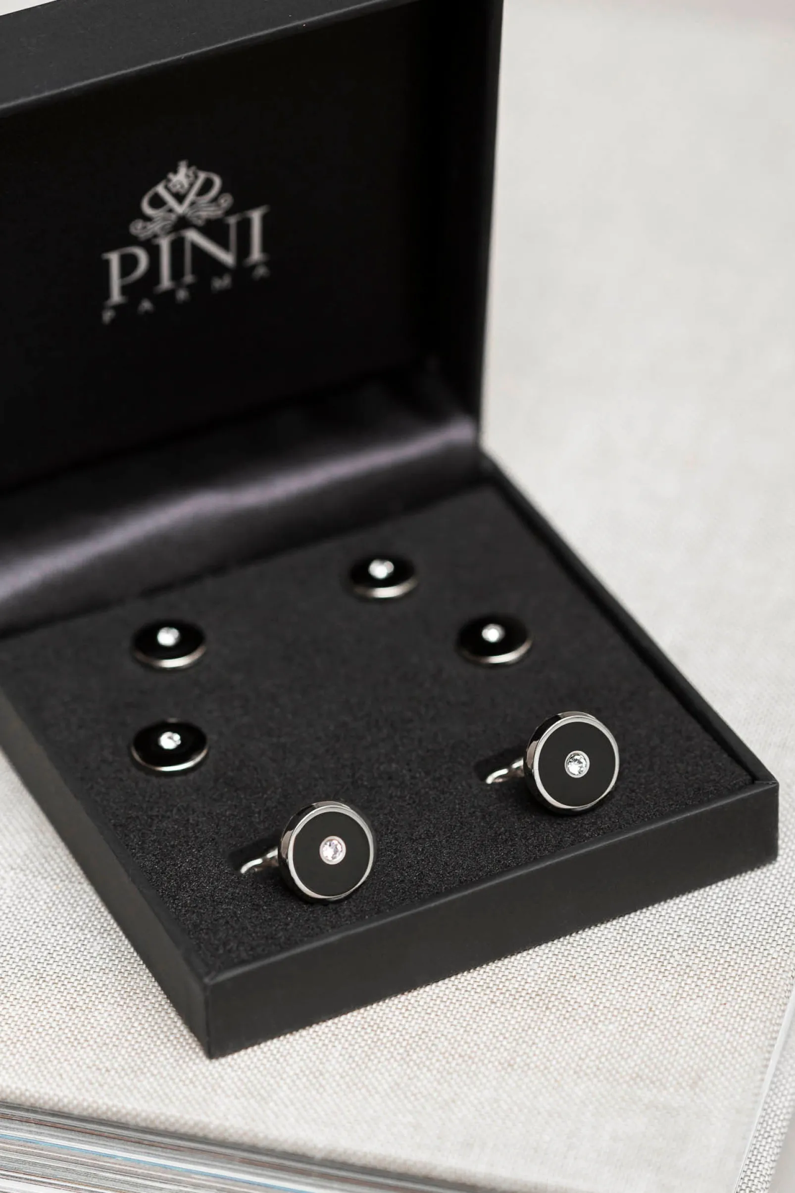 black_cufflinks_and_dress_0-1.webp Black cufflinks and dress studs set with Swarovski detail - Made in Italy