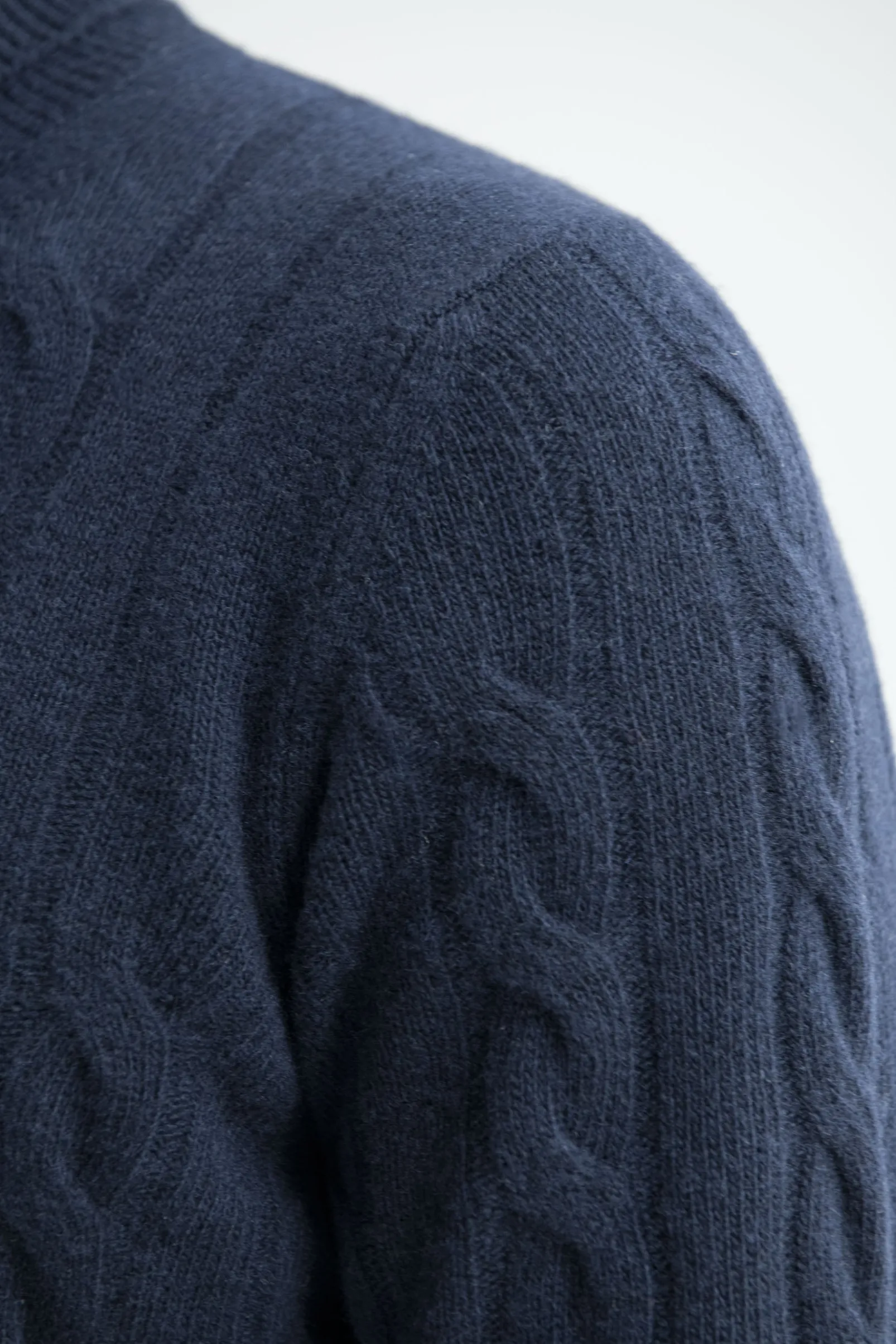 blue_cable_knit_turtlenec_1.webp Blue cable knit turtleneck – Made in Italy