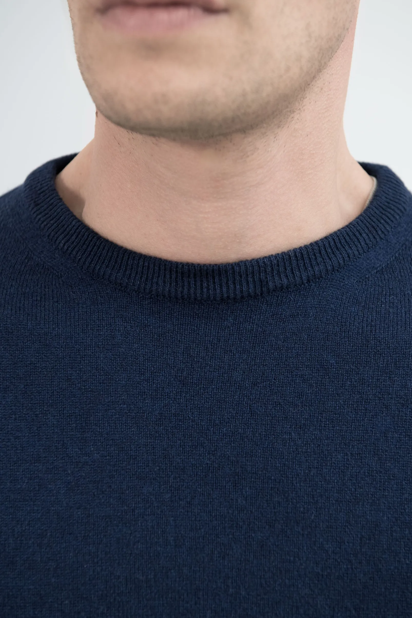 blue_cashmere_round_neck__1.webp Blue cashmere round neck – Made in italy