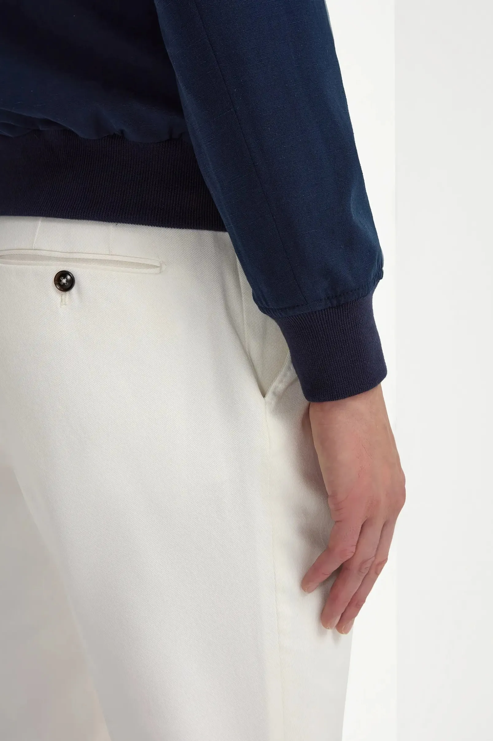 blue_cotton_and_silk_bomb_1.webp Blue cotton and silk bomber - Made in Italy