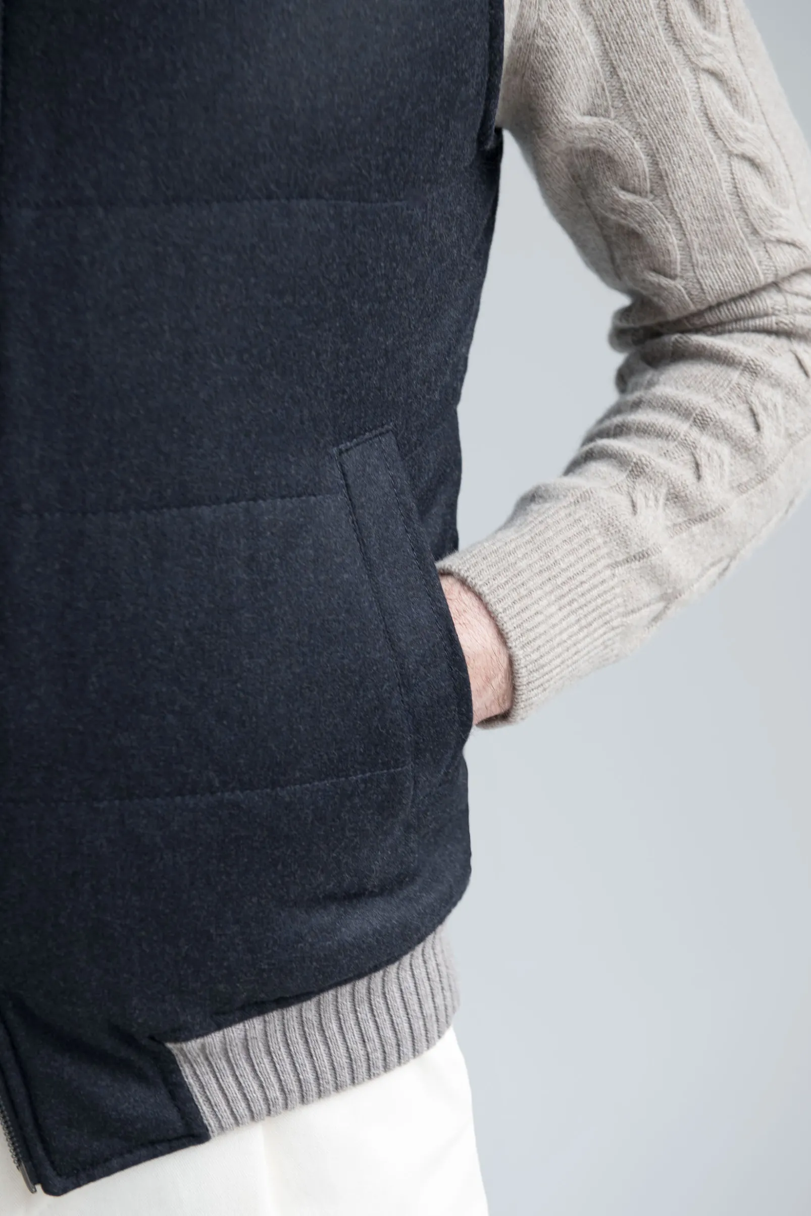 blue_down_vest_in_wool__c_3.webp Blue down vest in wool & cashmere – Made in Italy