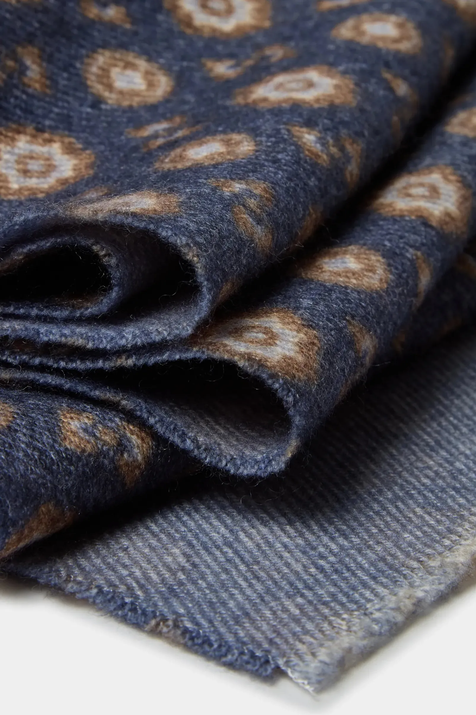 blue_fancy_reversible_sca_1.webp Blue fancy reversible scarf - Made in Italy