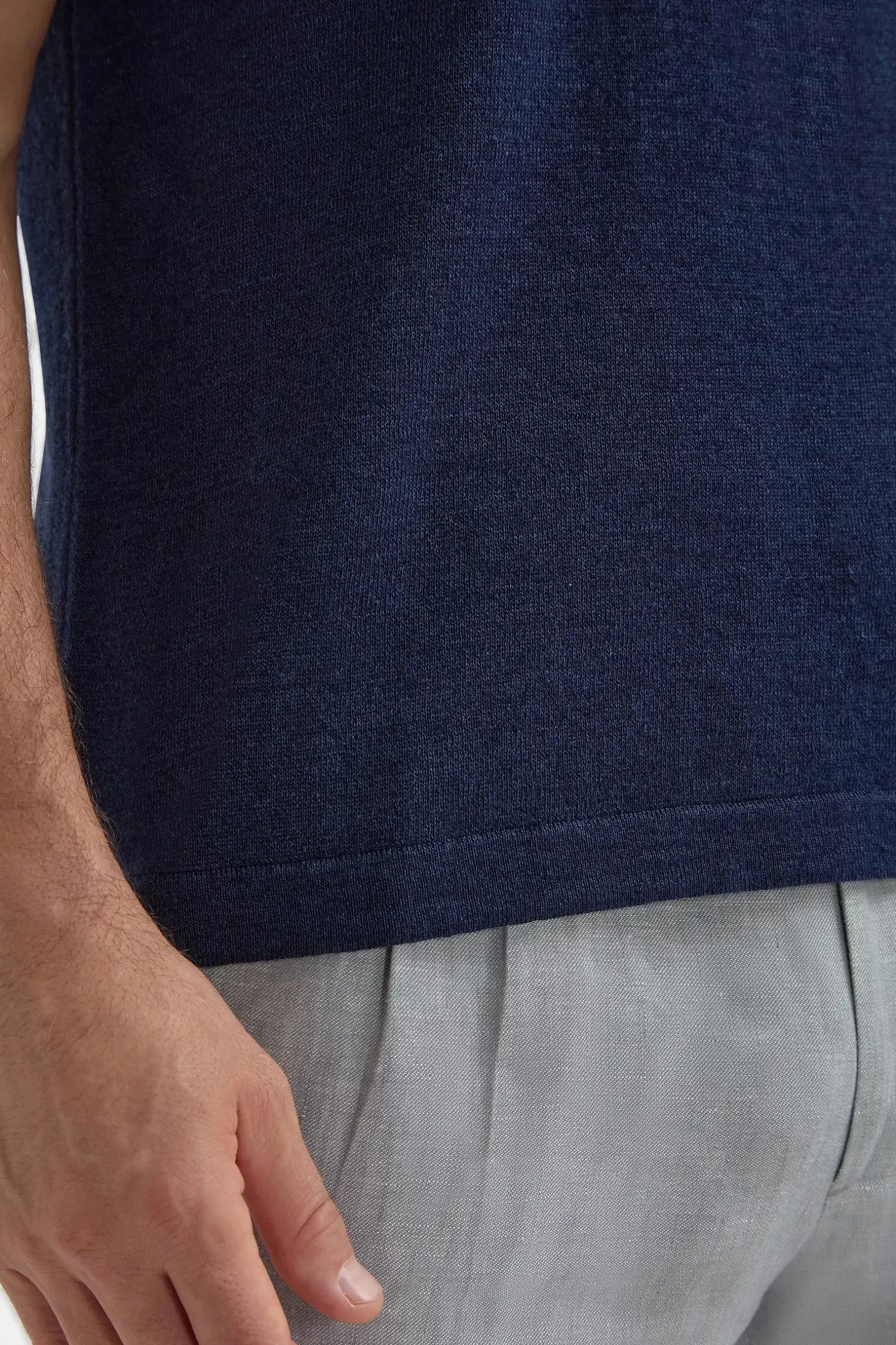 blue_linen_and_cotton_zip_3.webp Blue linen and cotton zipped polo - Made in Italy