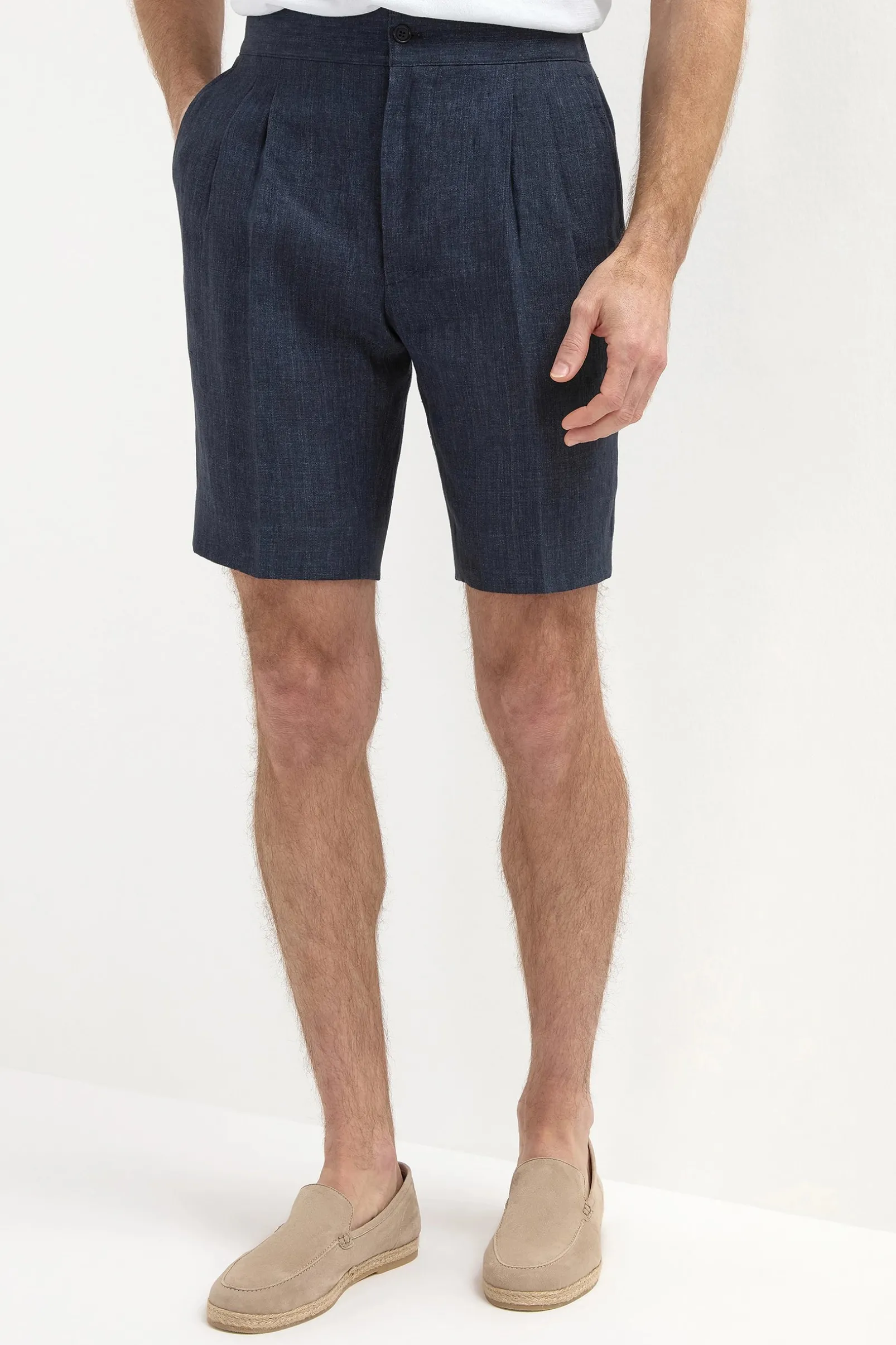 blue_linen_relaxed_shorts_0.webp Blue linen relaxed shorts - Made in Italy
