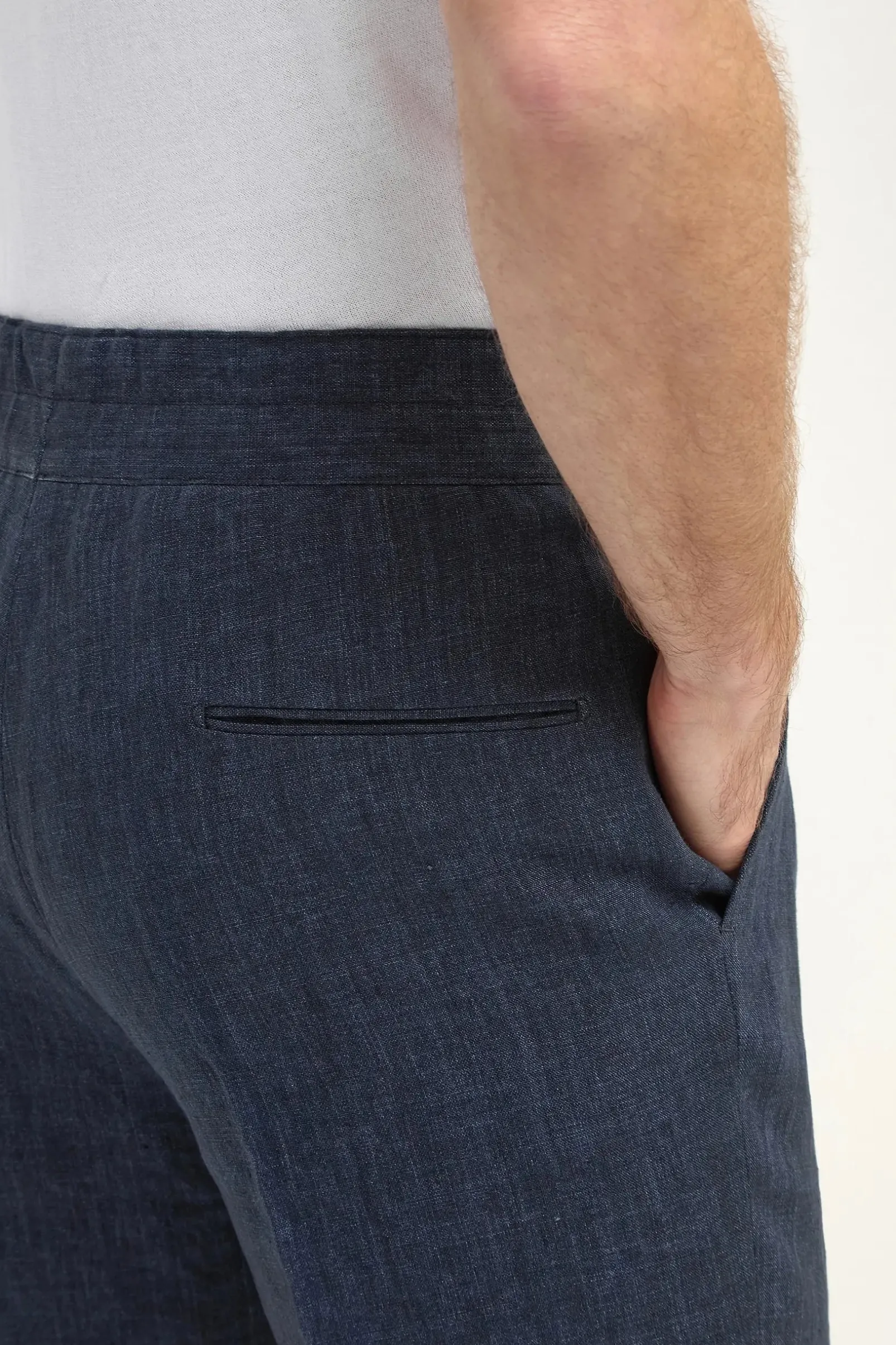 blue_linen_relaxed_shorts_2.webp Blue linen relaxed shorts - Made in Italy