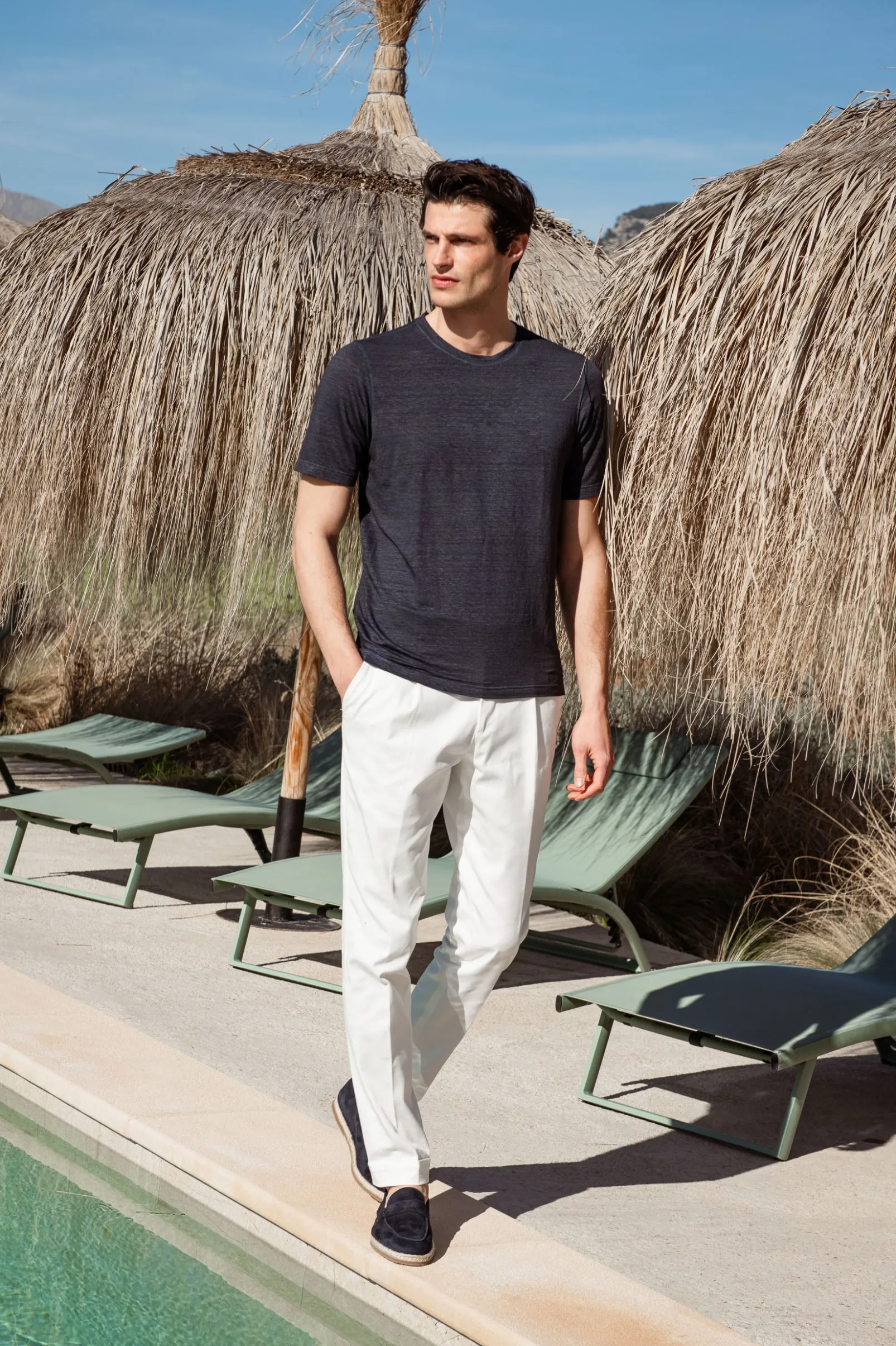 blue_linen_tshirt__made_i_4.webp Blue linen t-shirt - Made in Italy