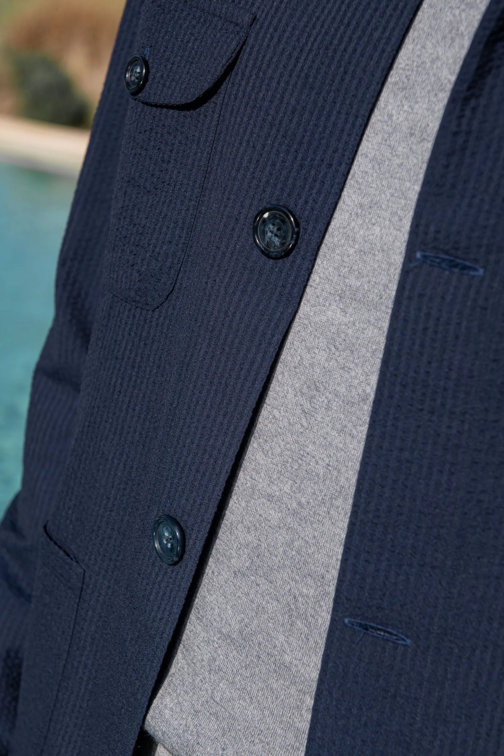 blue_safari_jacket_in_see_4.webp Blue Safari Jacket in seersucker – Made in Italy