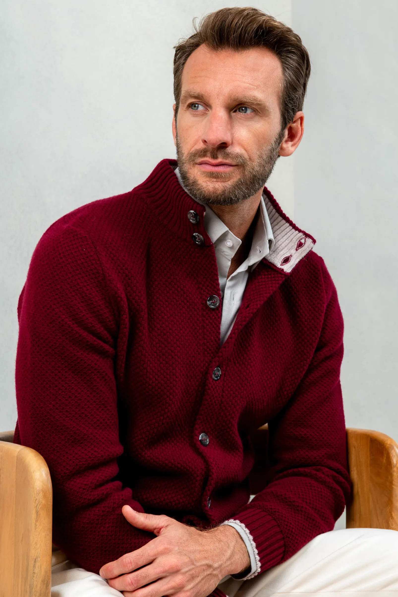 bordeaux_textured_cashmer_3.webp Bordeaux textured cashmere blend cardigan – Made in Italy