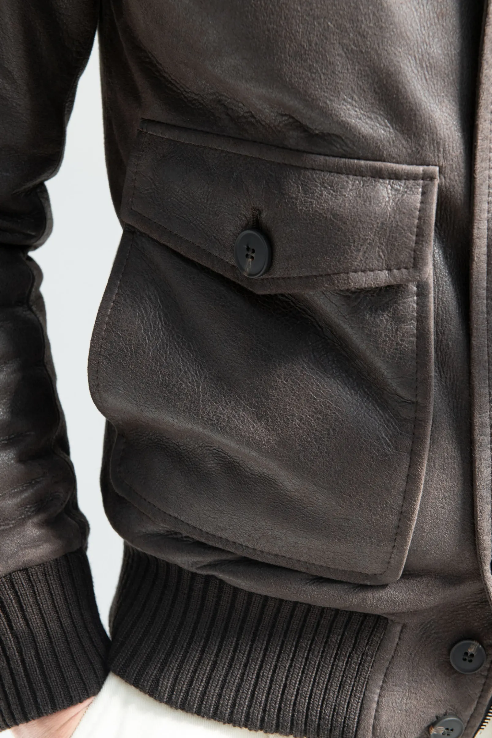 brown_leather_bomber__mad_2.webp Brown leather bomber – Made in Italy