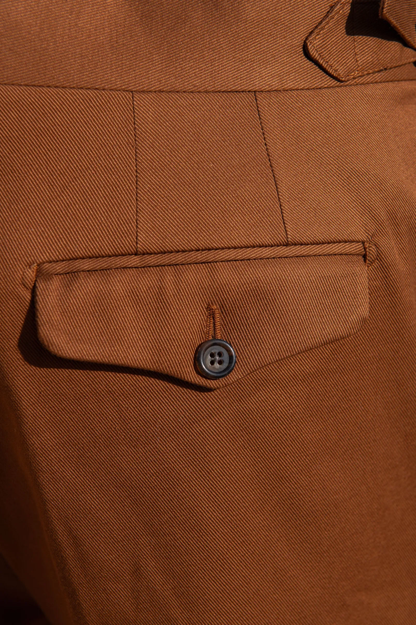cognac_cotton_shorts__mad_1.webp Cognac cotton shorts - Made in Italy