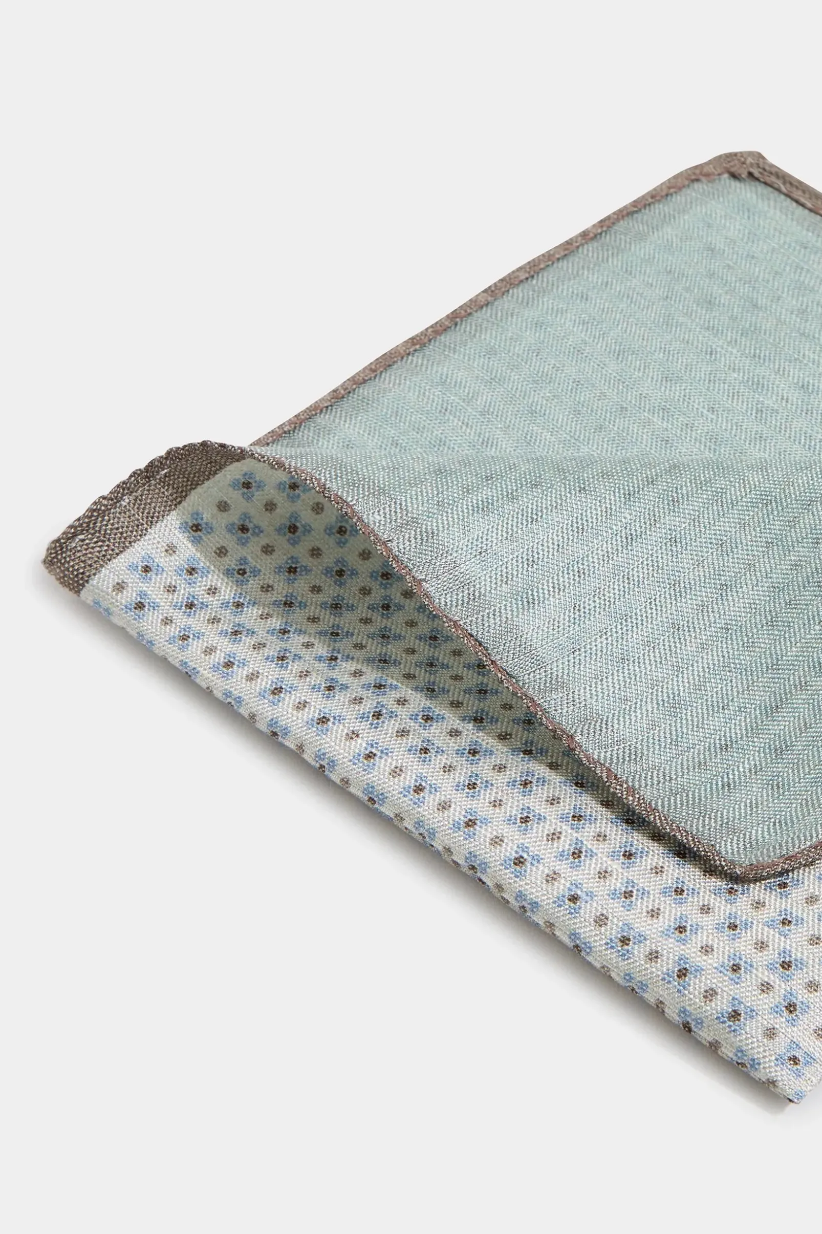 cream_micro_fancy_reversi_2.webp Cream micro fancy reversible pocket square - Made in Italy