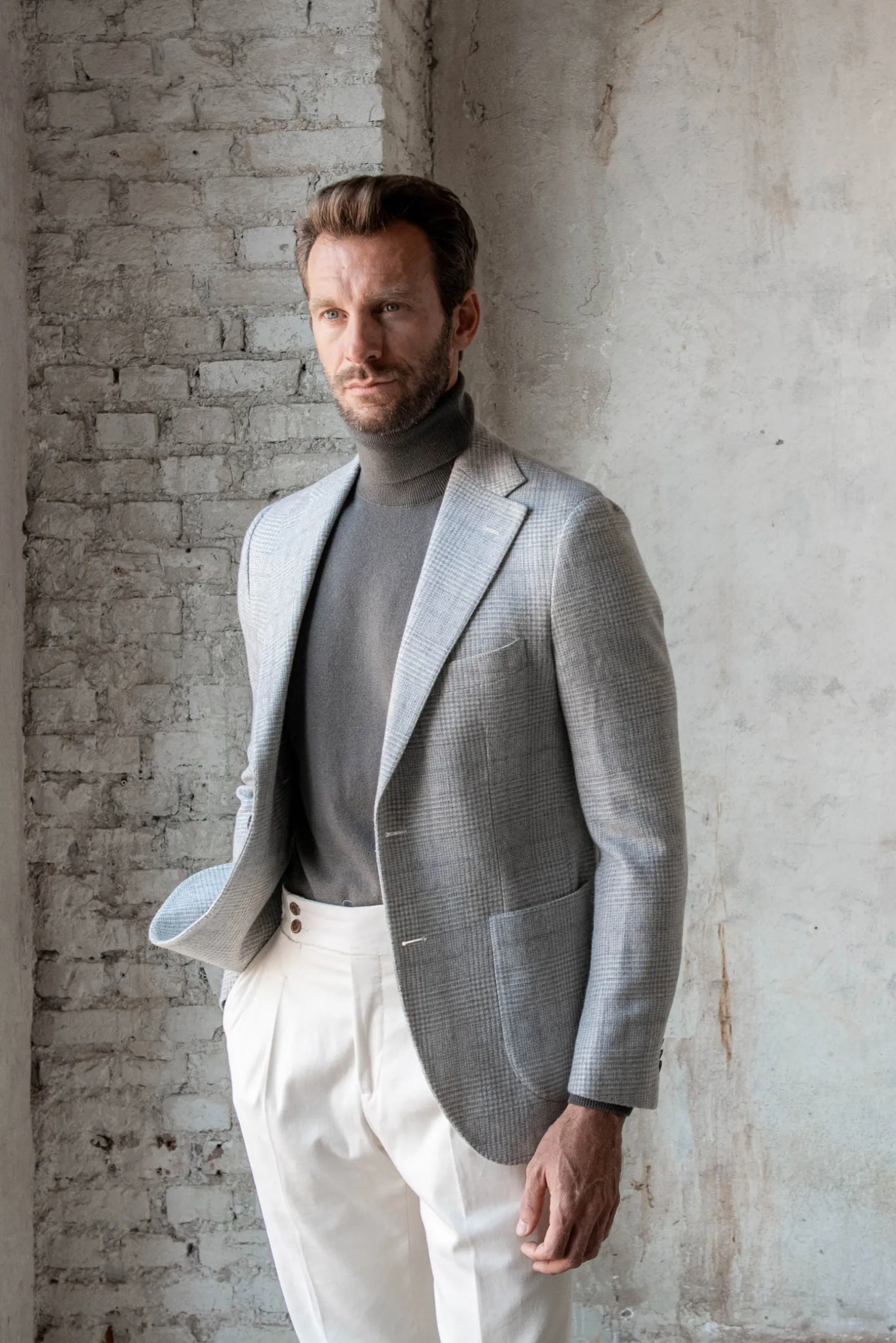 dark_taupe_cashmere_turtl_3.webp Dark taupe cashmere turtleneck – Made in italy