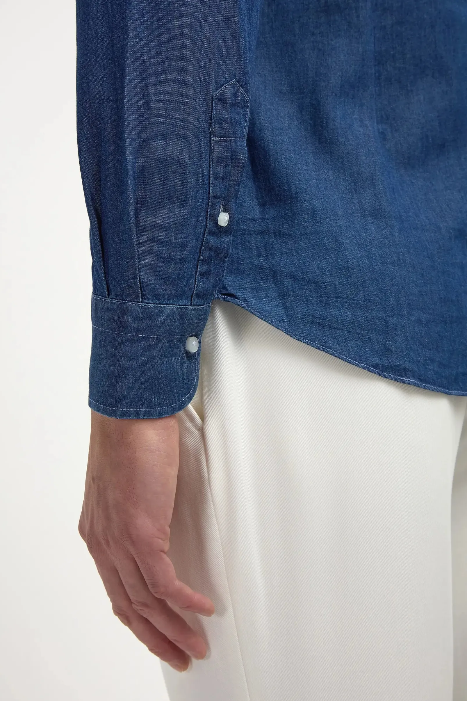 denim_popover_shirt__made_1.webp Denim popover shirt - Made in Italy