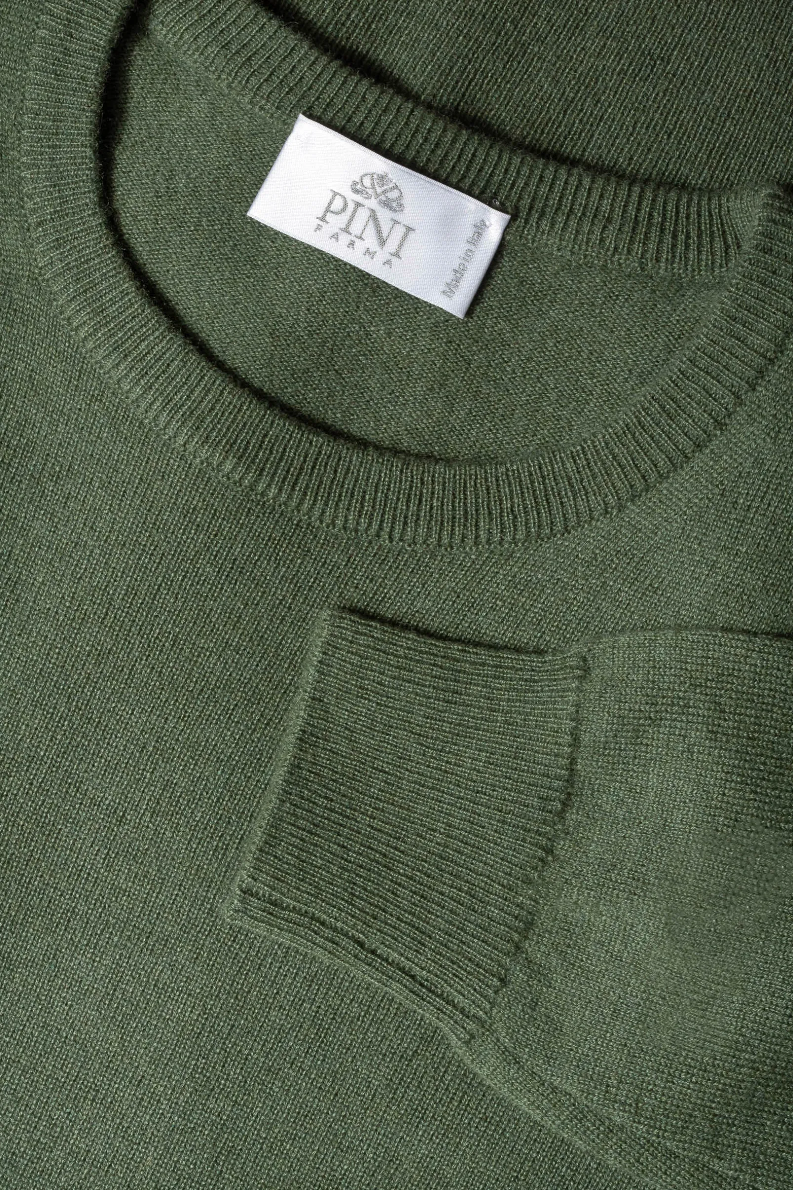 green_cashmere_round_neck_1.webp Green cashmere round neck – Made in italy