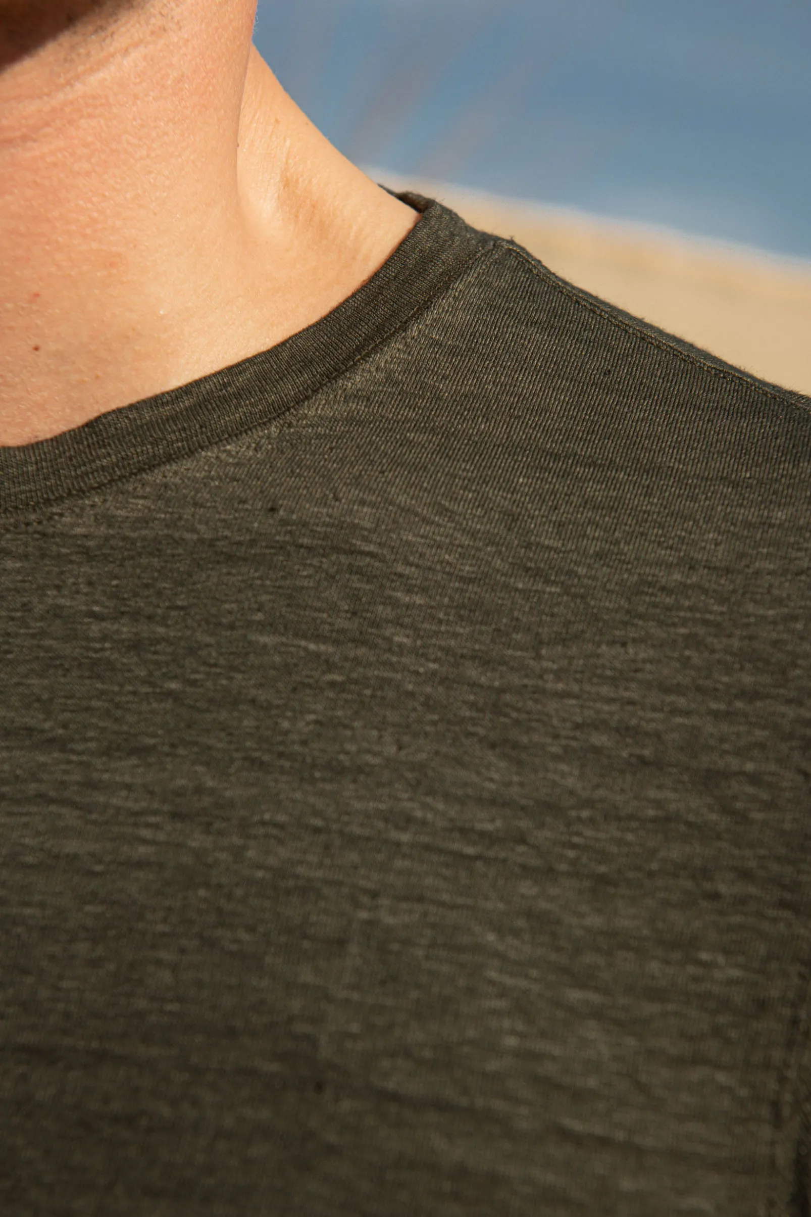 green_linen_tshirt__made__1.webp Green linen t-shirt - Made in Italy