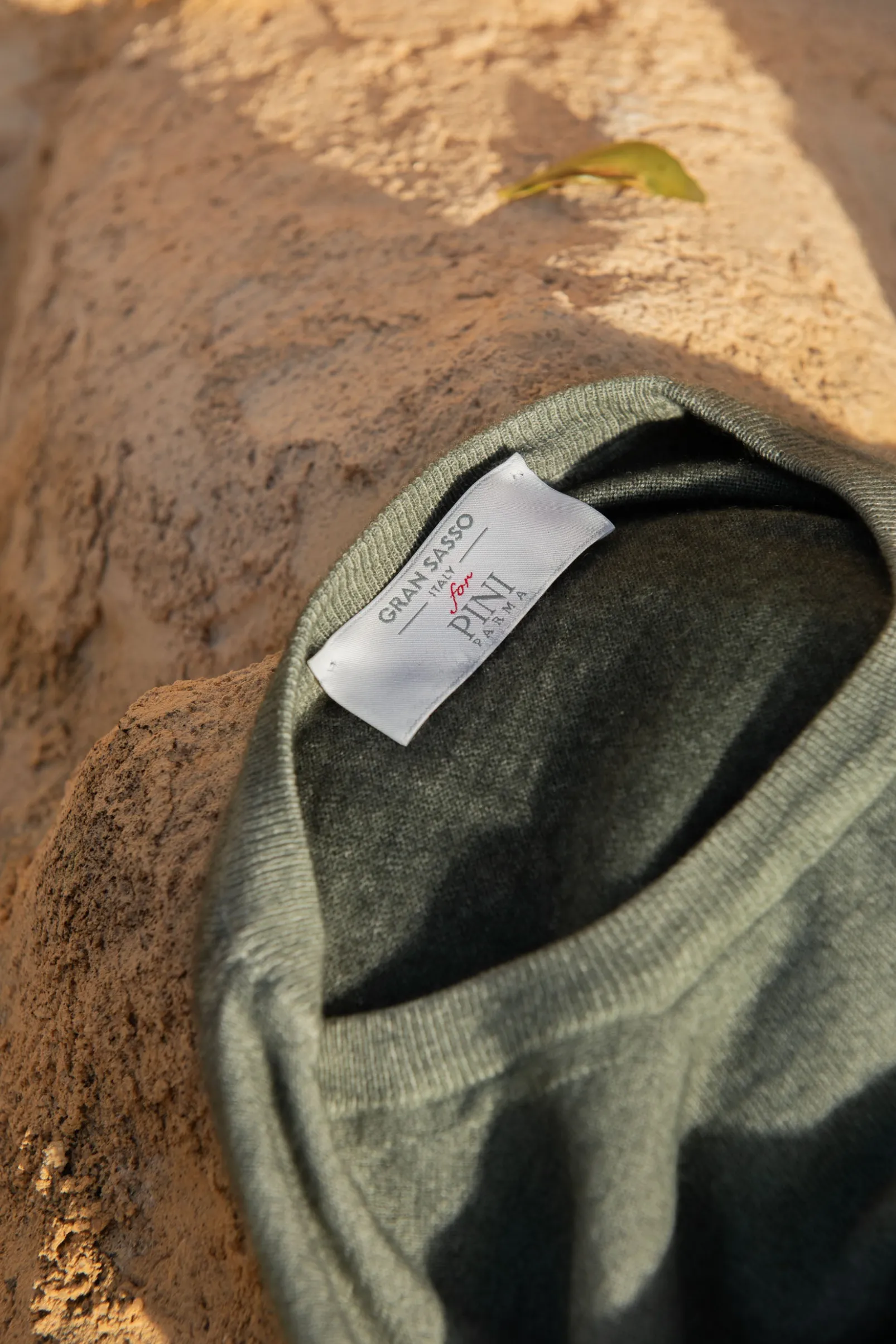 green_superlight_cashmere_4.webp Green superlight cashmere round neck – Made in italy