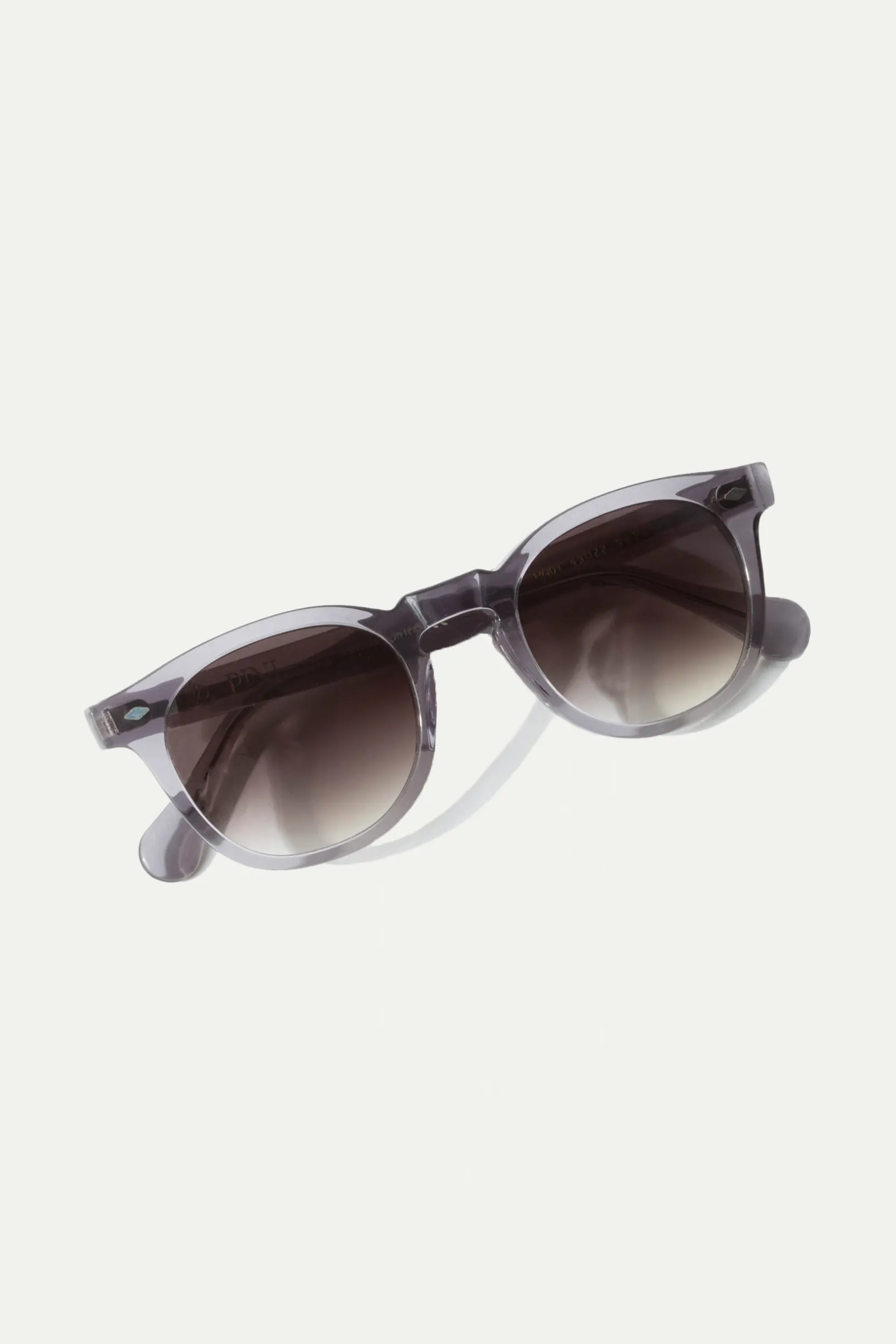 grey_amalfi_sunglasses__m_4.webp Grey Amalfi sunglasses - Made in Italy