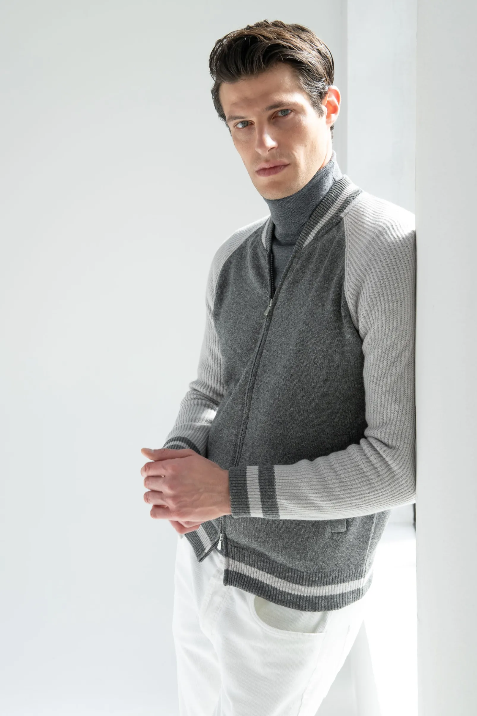 grey_knitted_college_bomb_0.webp Grey knitted college bomber - Made in Italy