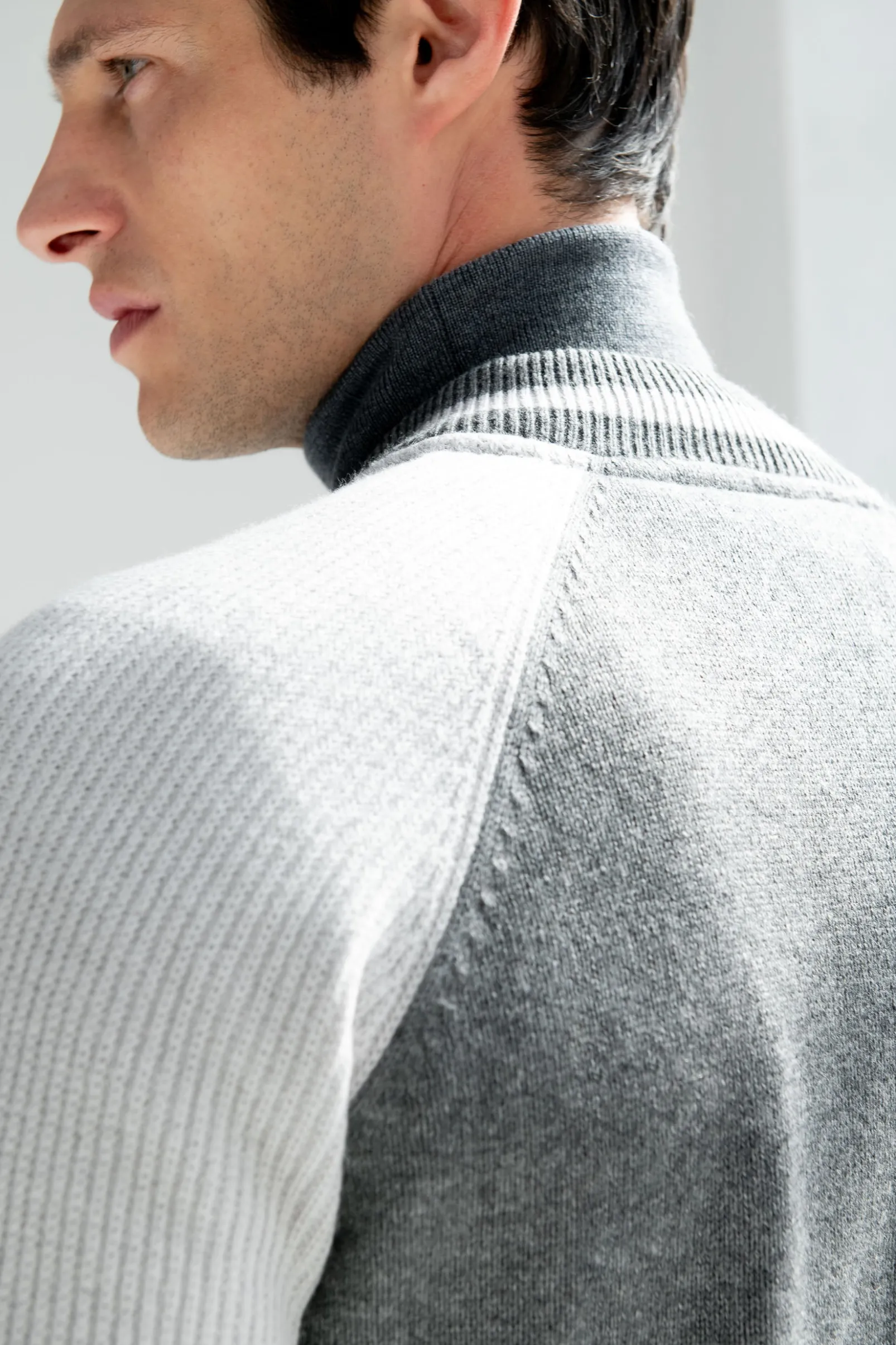 grey_knitted_college_bomb_1.webp Grey knitted college bomber - Made in Italy