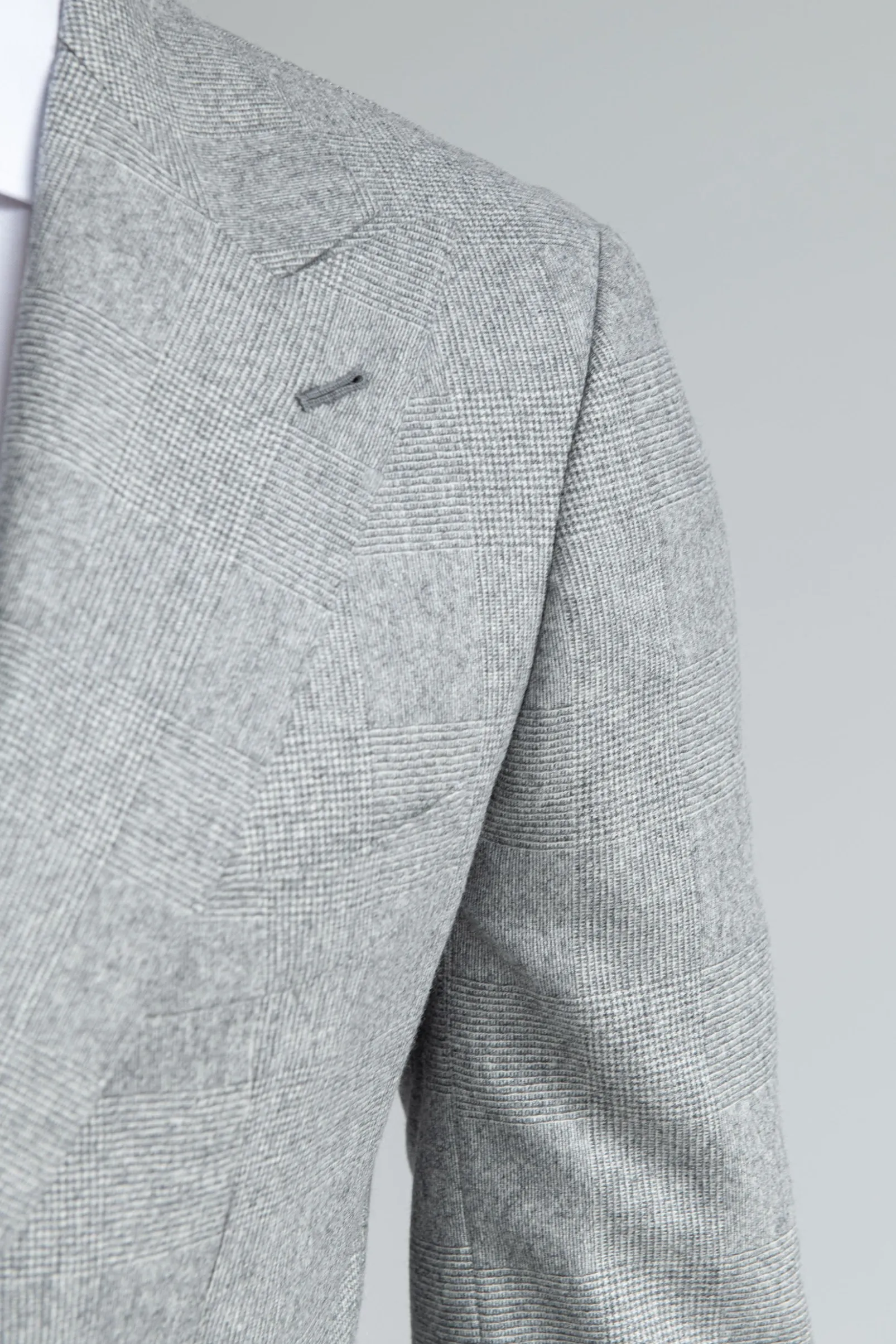 grey_prince_of_wales_suit_1.webp Grey Prince of Wales suit "Soragna Capsule Collection" - Made in Italy
