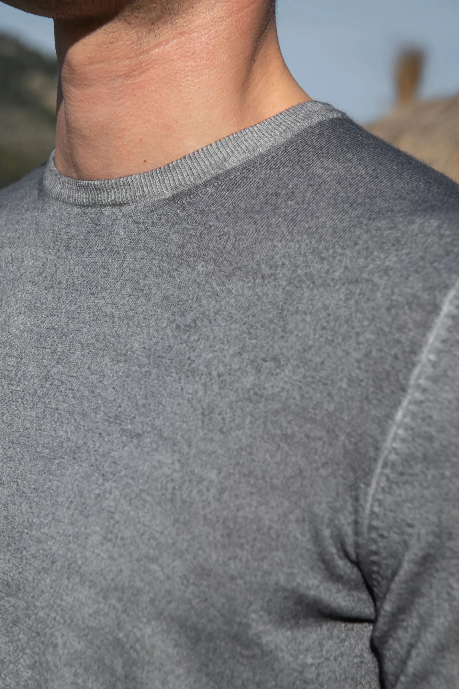 grey_superlight_cashmere__1.webp Grey superlight cashmere round neck – Made in italy
