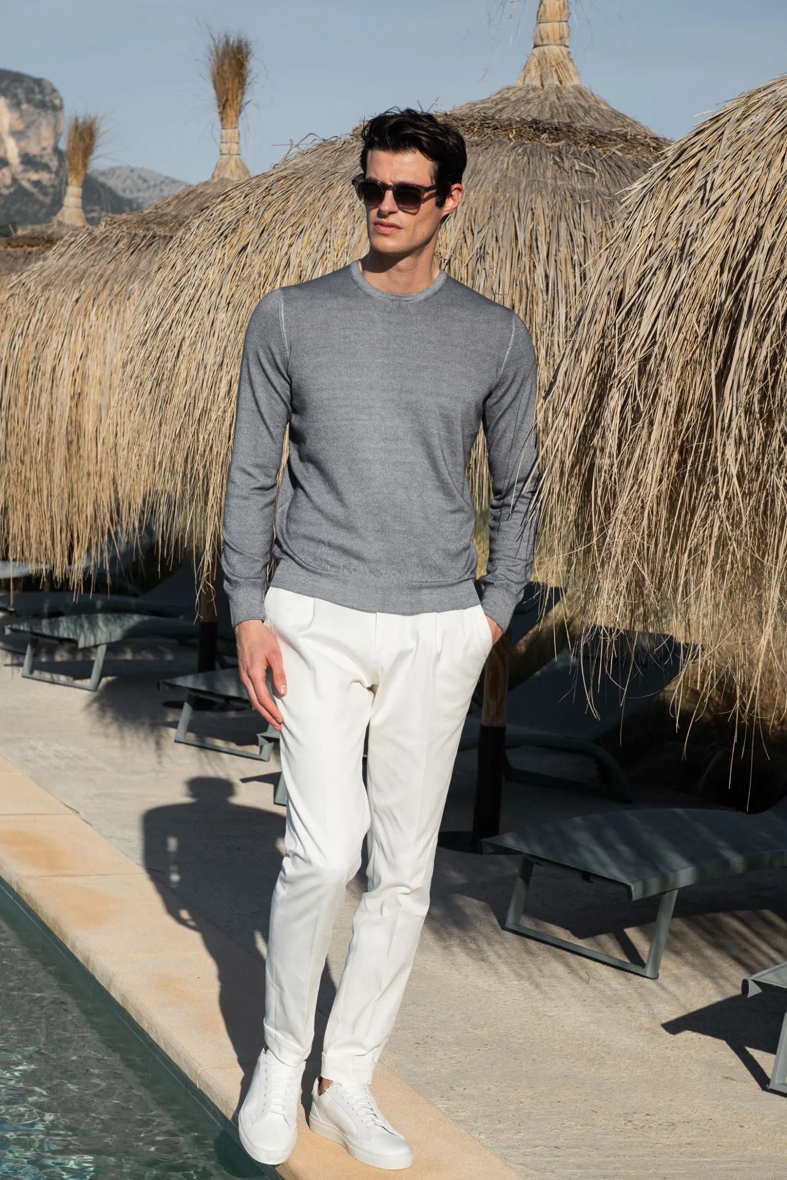 grey_superlight_cashmere__4.webp Grey superlight cashmere round neck – Made in italy