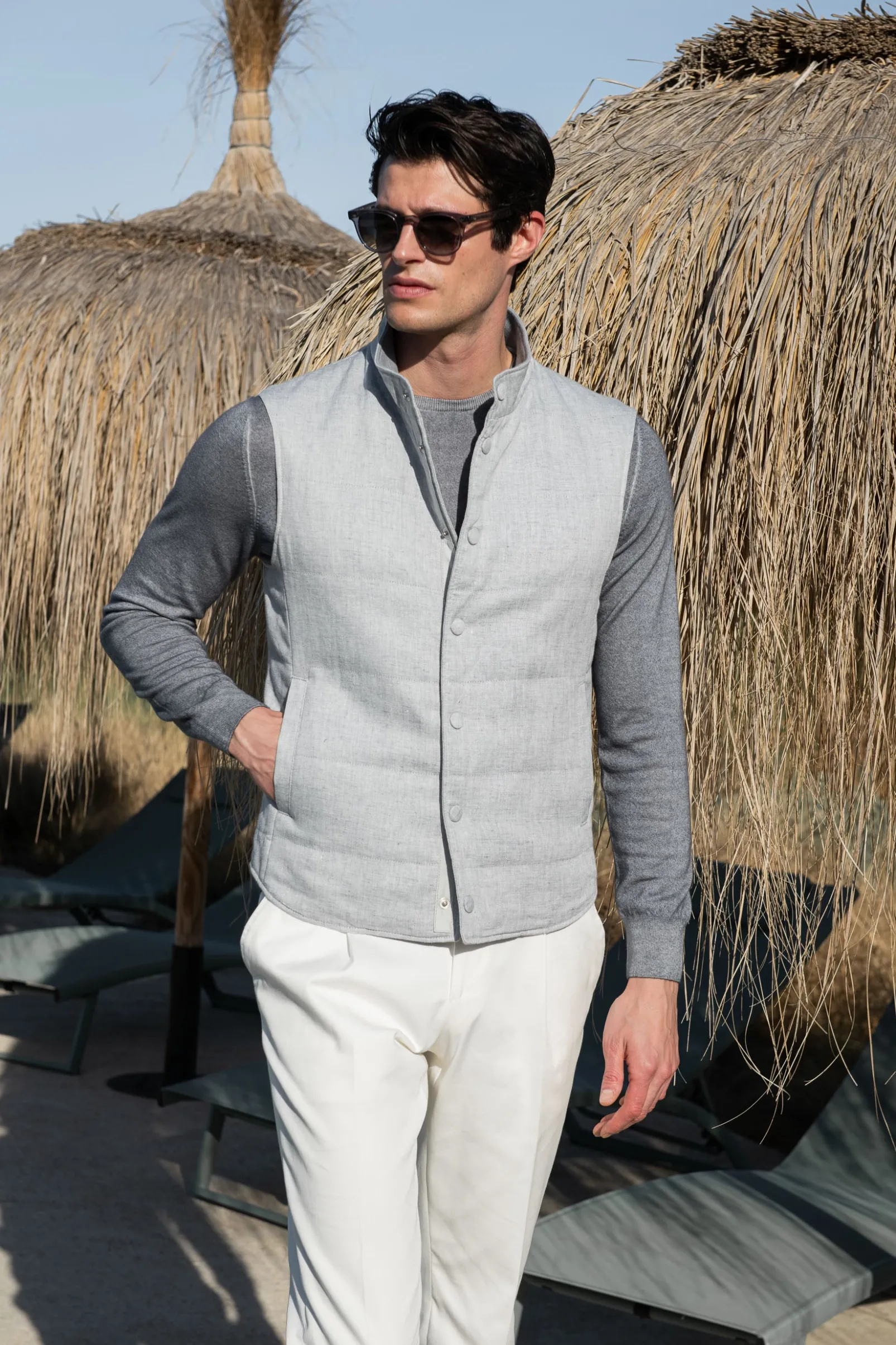 grey_superlight_cashmere__5.webp Grey superlight cashmere round neck – Made in italy