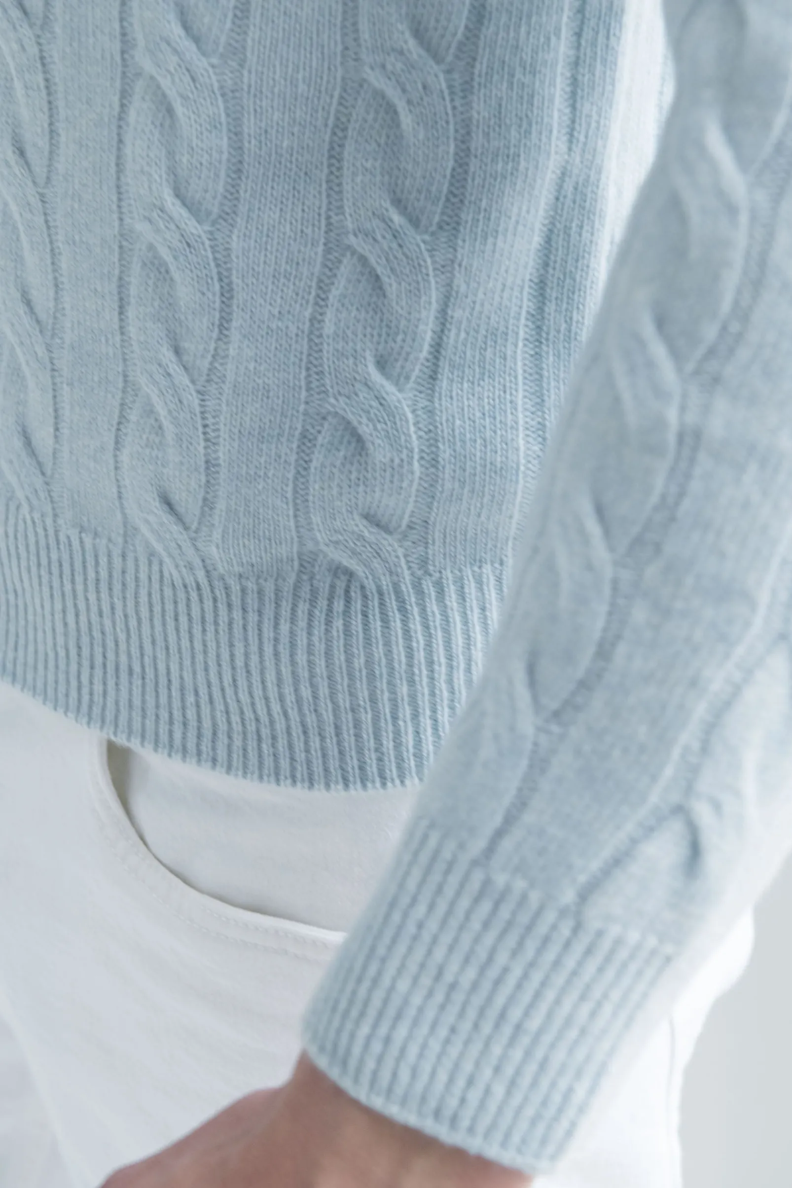 light_blue_cable_knit_swe_3.webp Light blue cable knit sweater – Made in italy