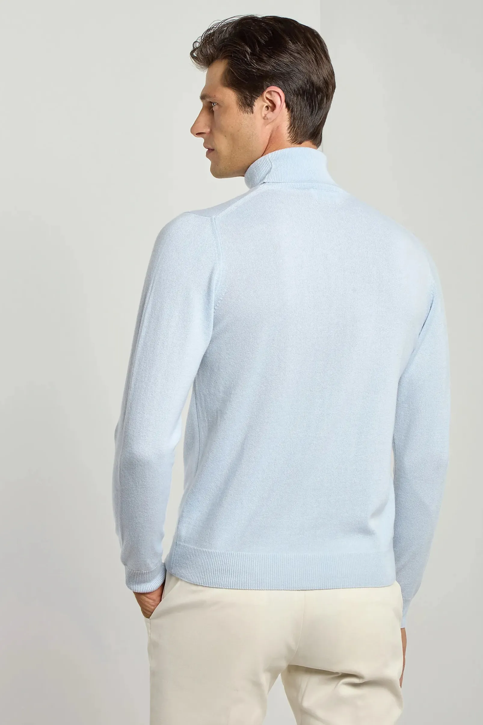 light_blue_cashmere_turtl_2.webp Light blue cashmere turtleneck – Made in italy