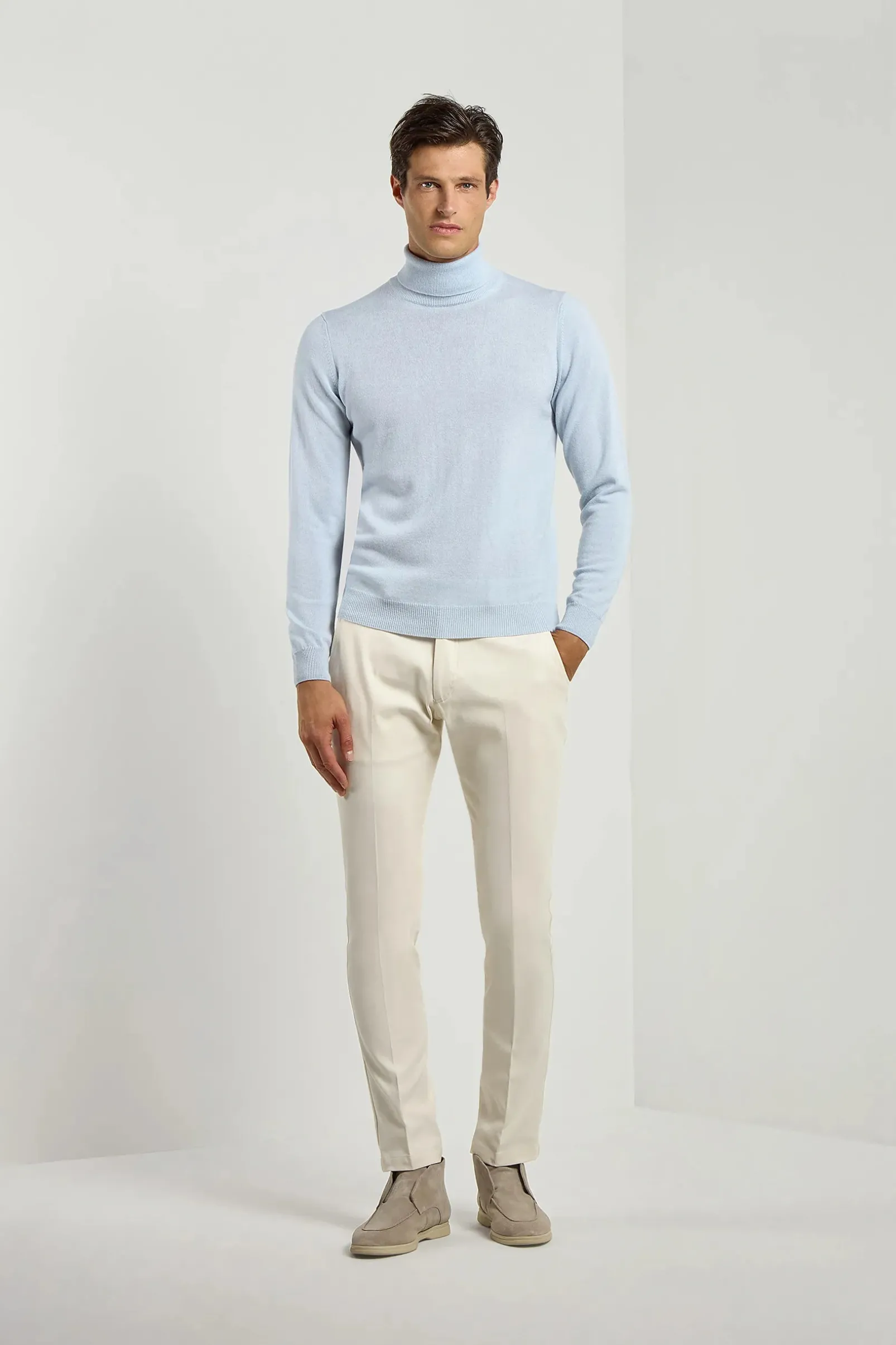 light_blue_cashmere_turtl_3.webp Light blue cashmere turtleneck – Made in italy
