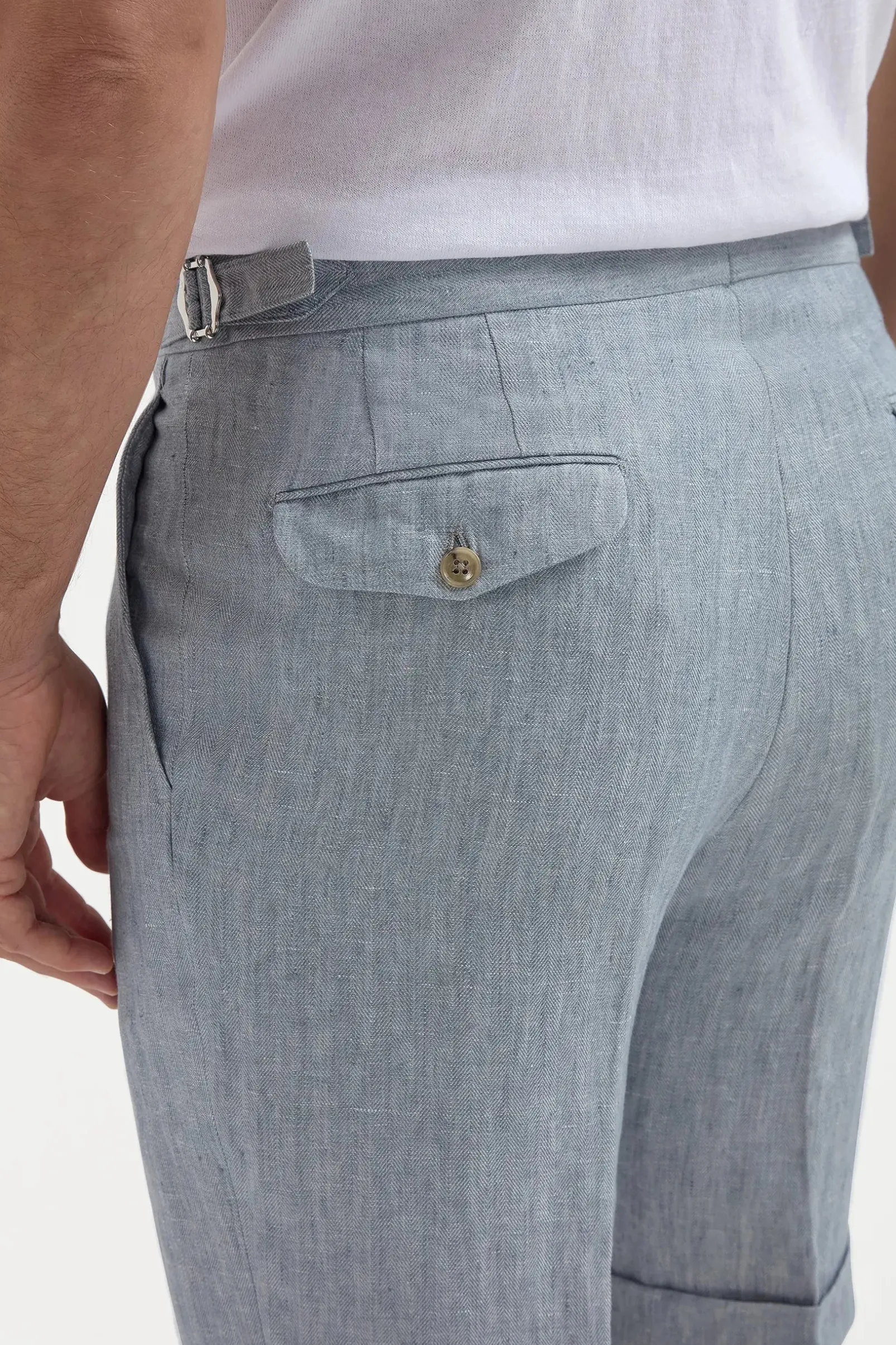 light_blue_herringbone_li_1.webp Light blue herringbone linen shorts - Made in Italy