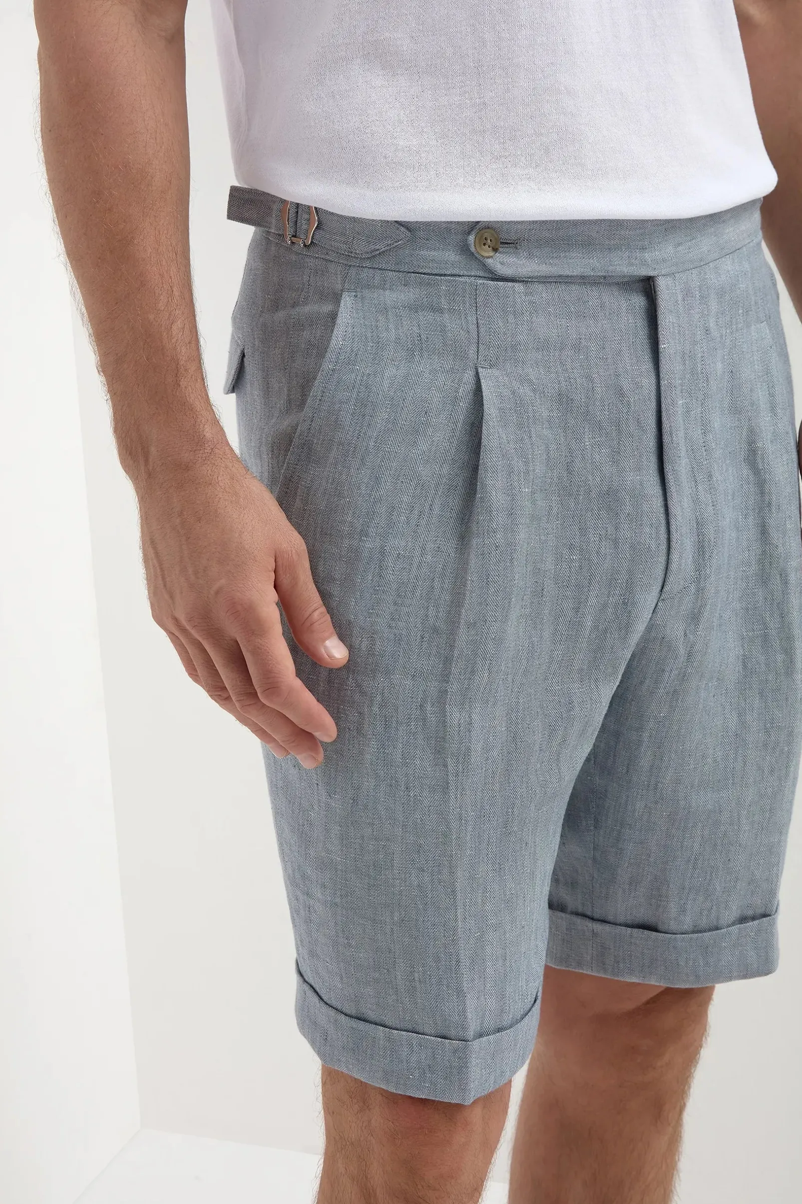light_blue_herringbone_li_2.webp Light blue herringbone linen shorts - Made in Italy