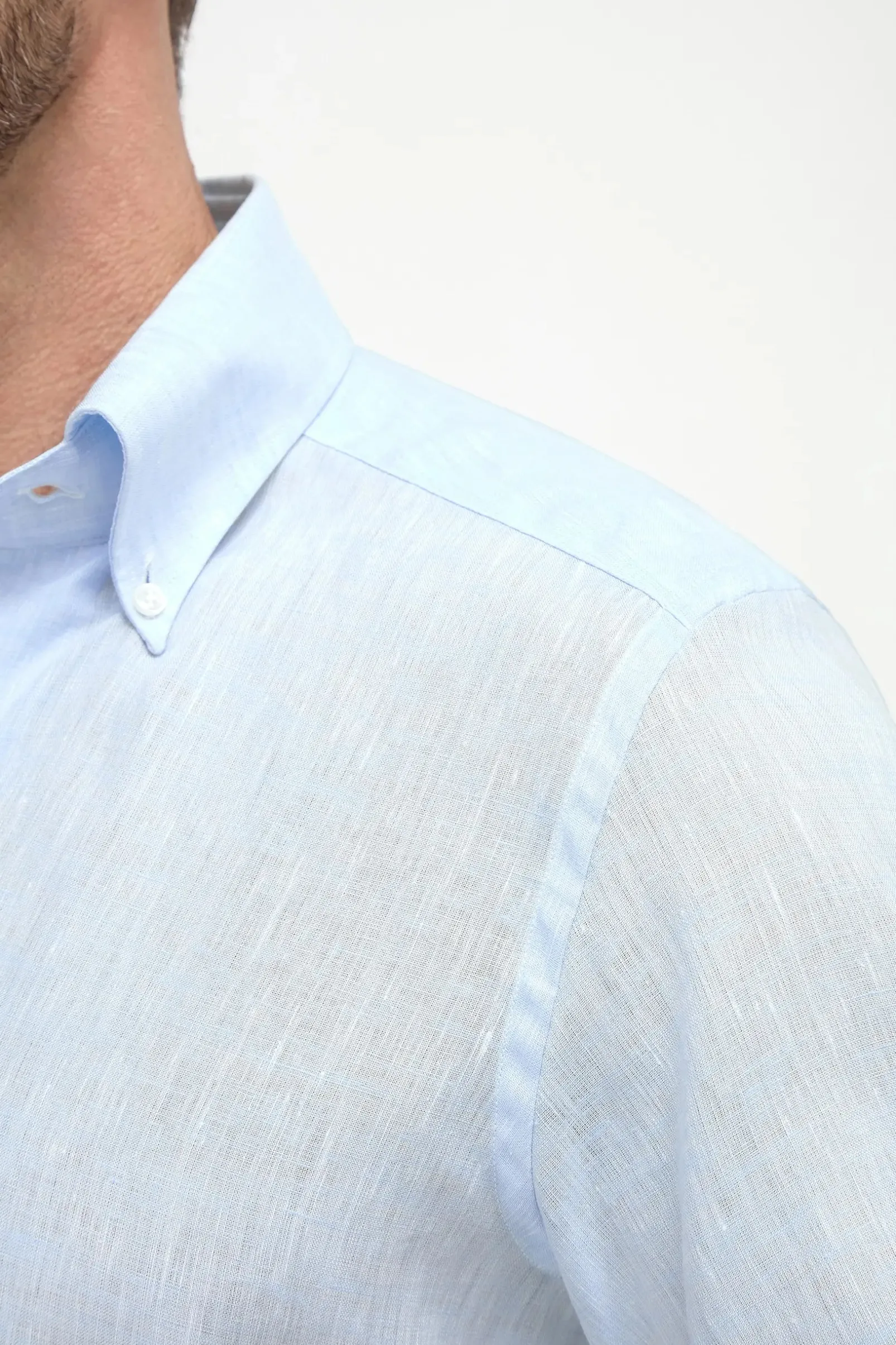 light_blue_linen_button_d_3.webp Light blue linen button down shirt - Made In Italy