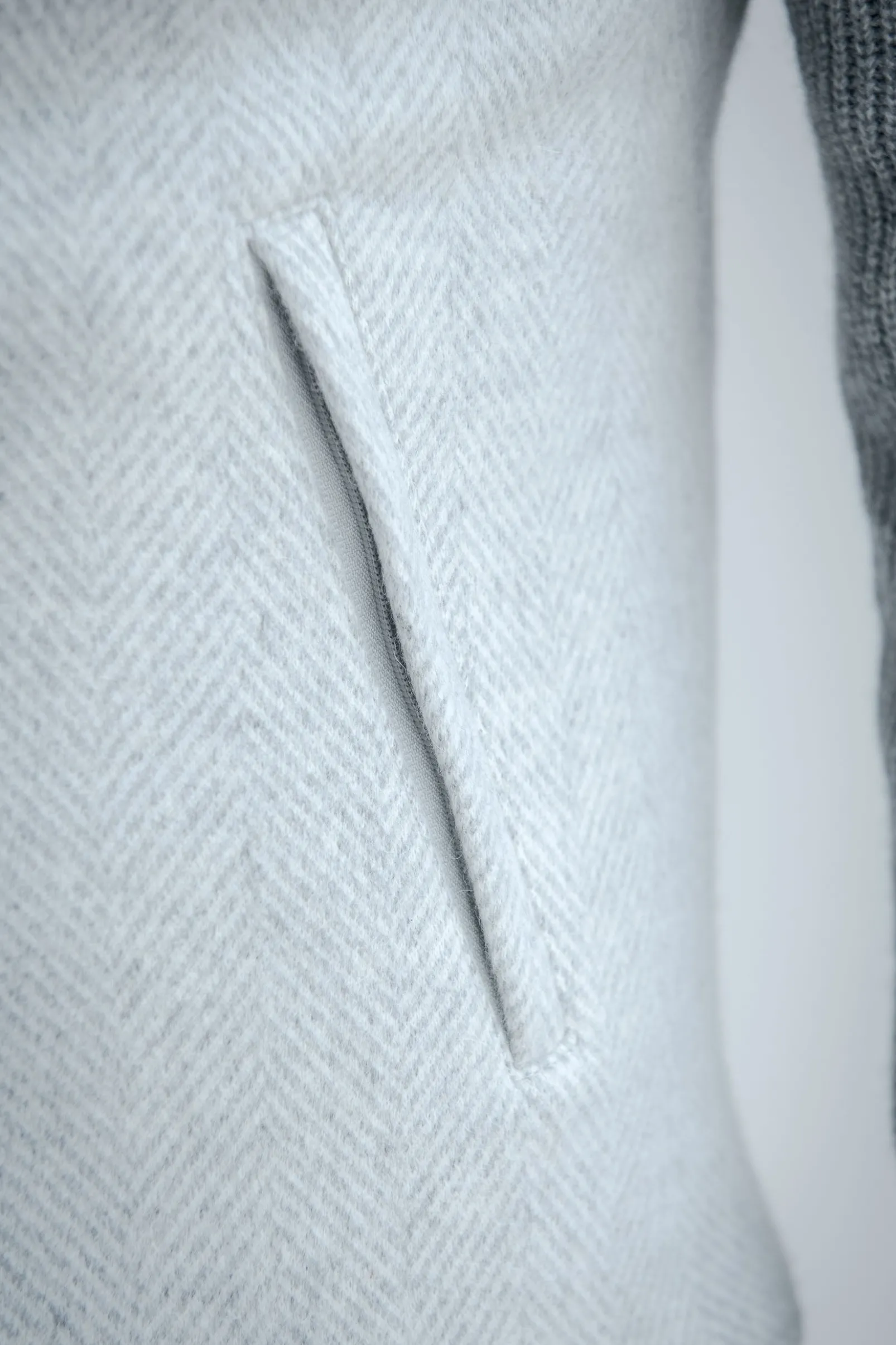 light_grey_alcantara_reve_3.webp Light grey alcantara reversible vest – Made in Italy