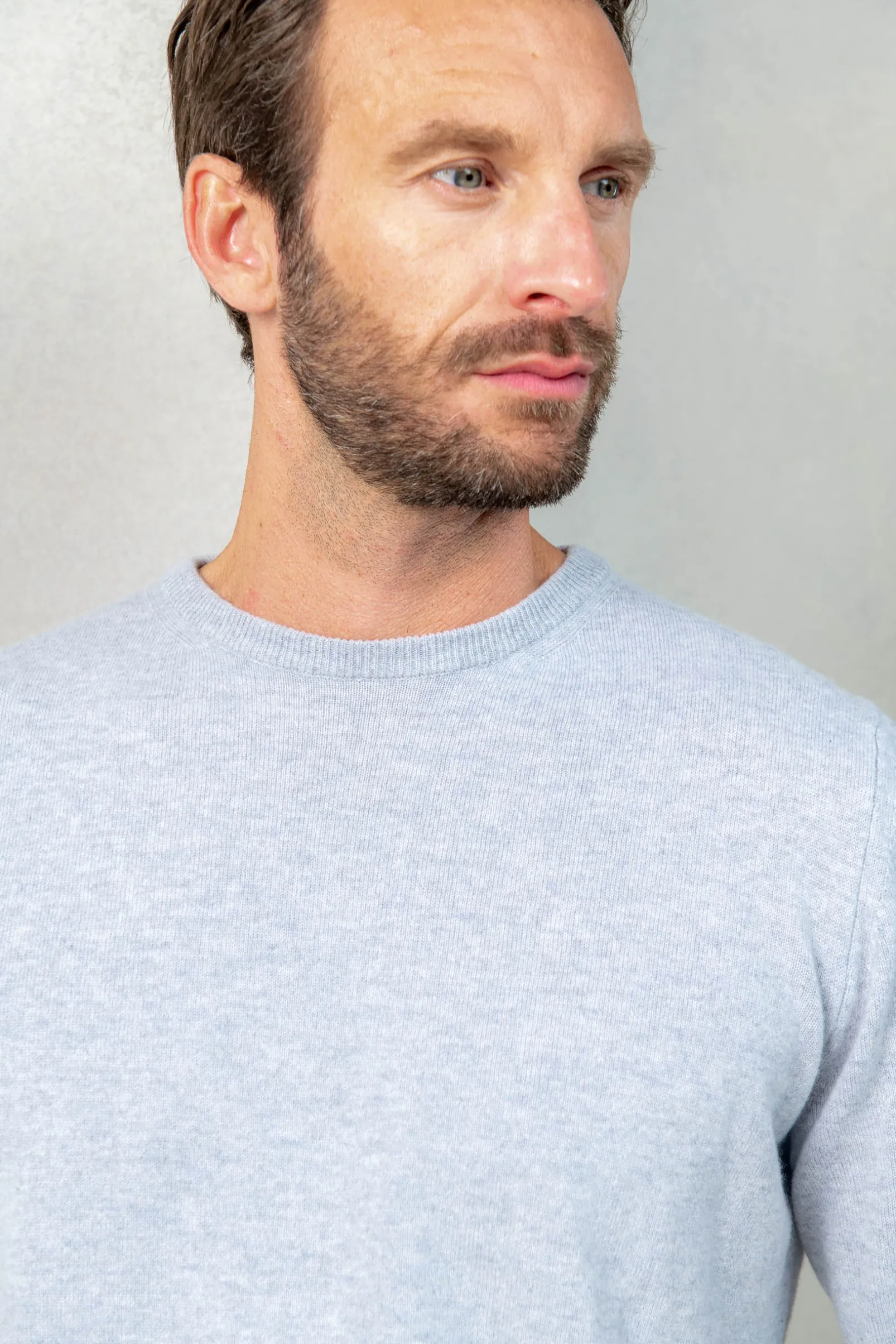 light_grey_cashmere_round_2.webp Light grey cashmere round neck – Made in italy
