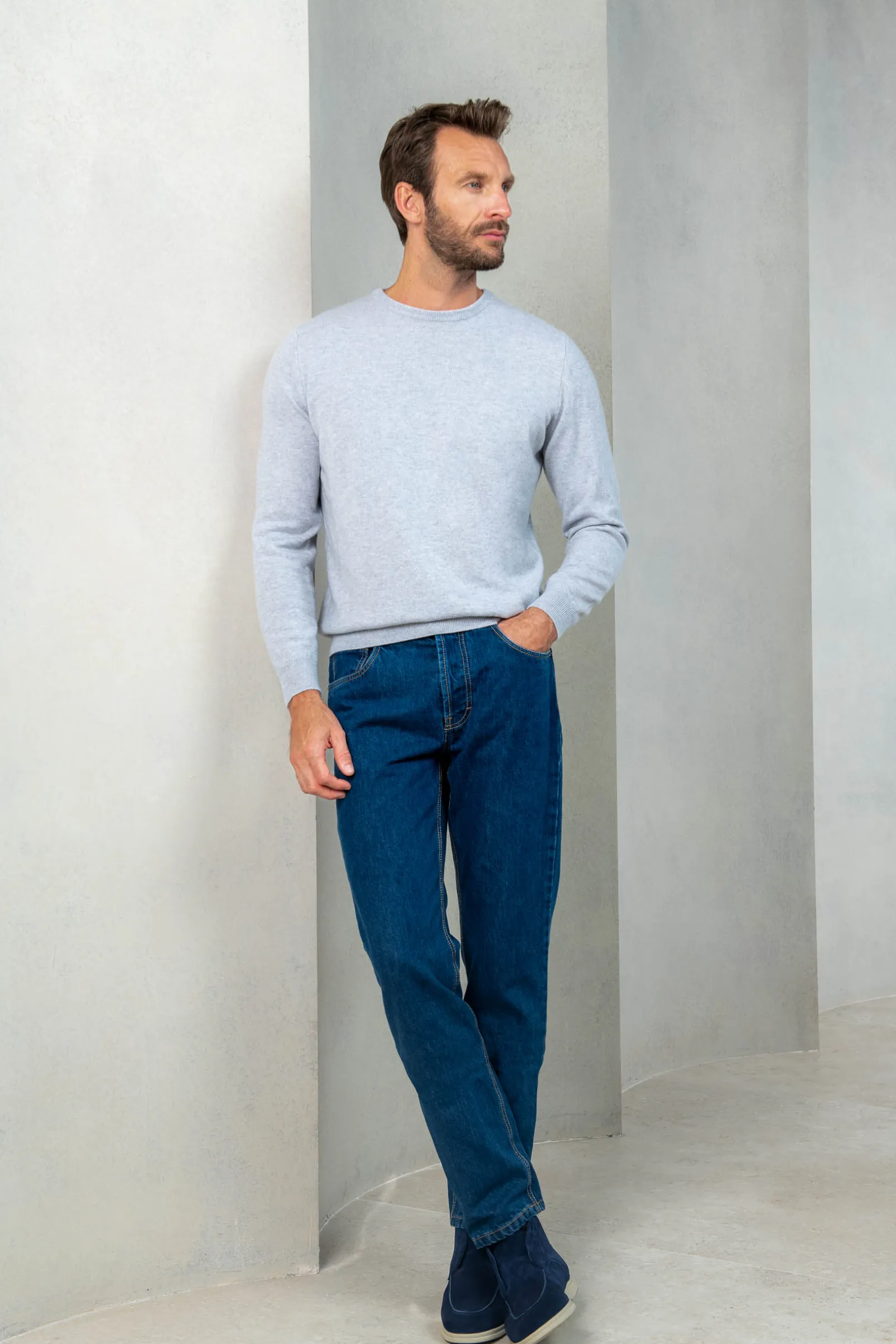 light_grey_cashmere_round_3.webp Light grey cashmere round neck – Made in italy