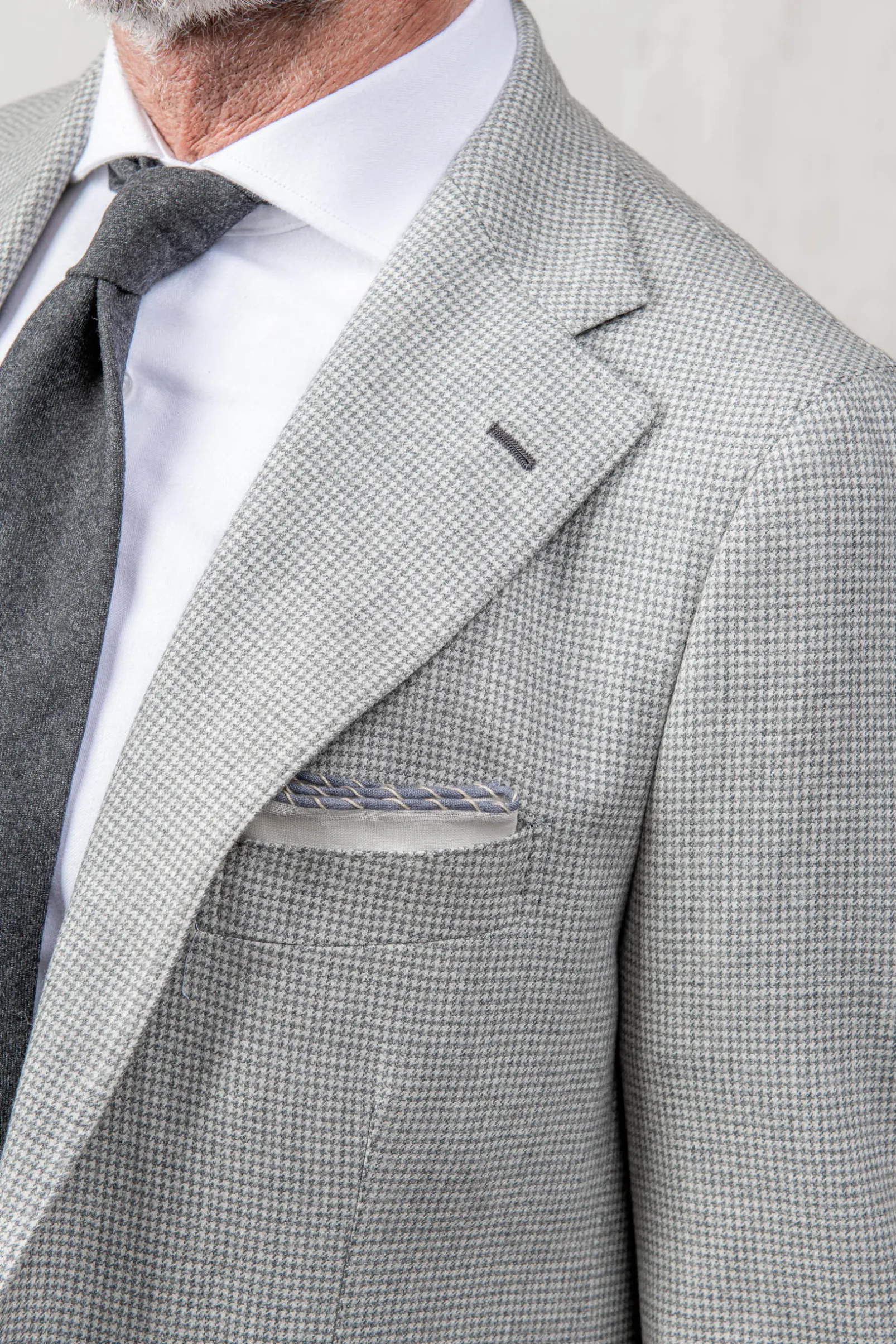 light_grey_houndstooth_su_1.webp Light grey houndstooth suit - Made in Italy