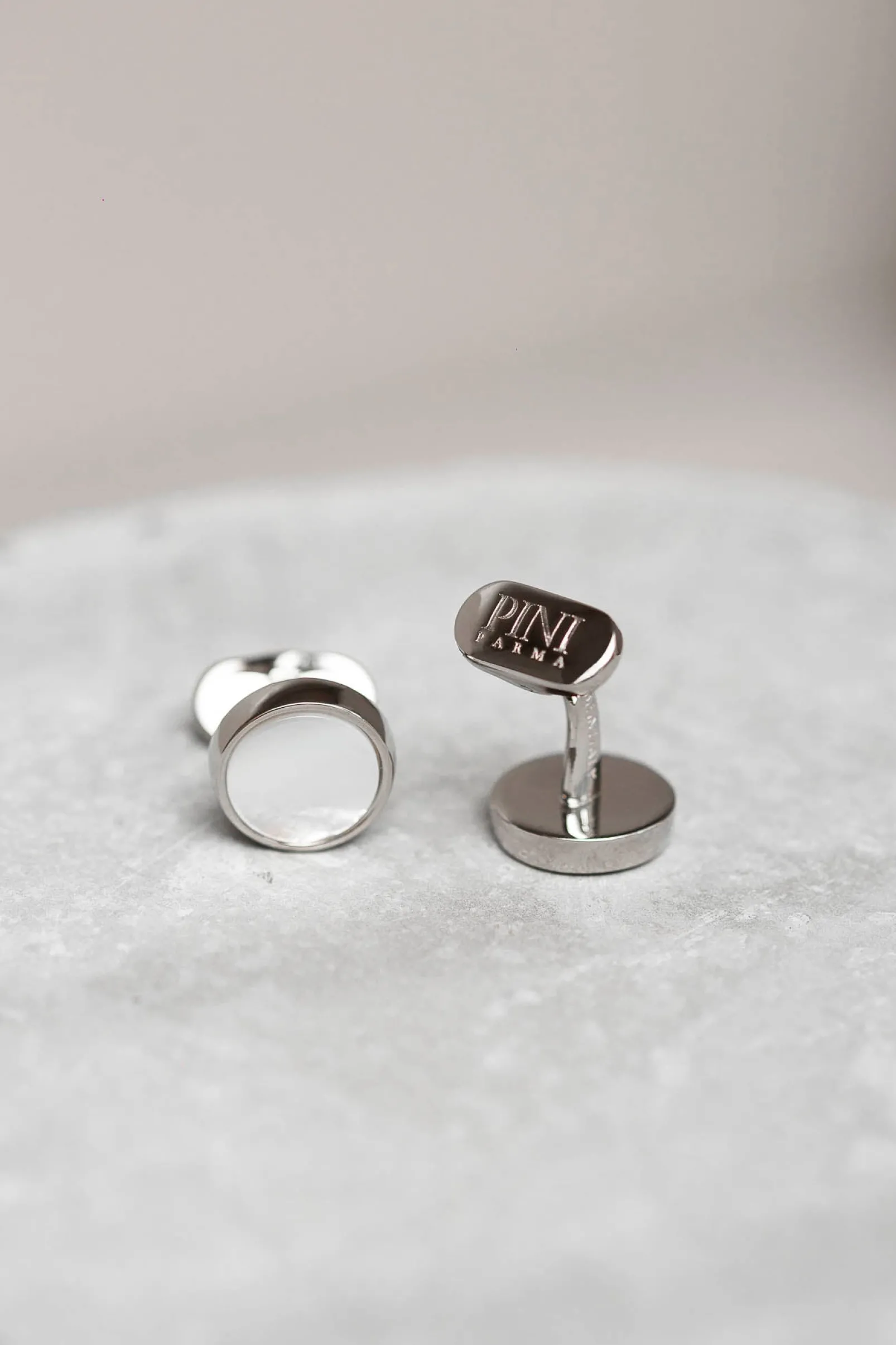 mother_of_pearl_cufflinks_2.webp Mother of pearl cufflinks - Made in Italy