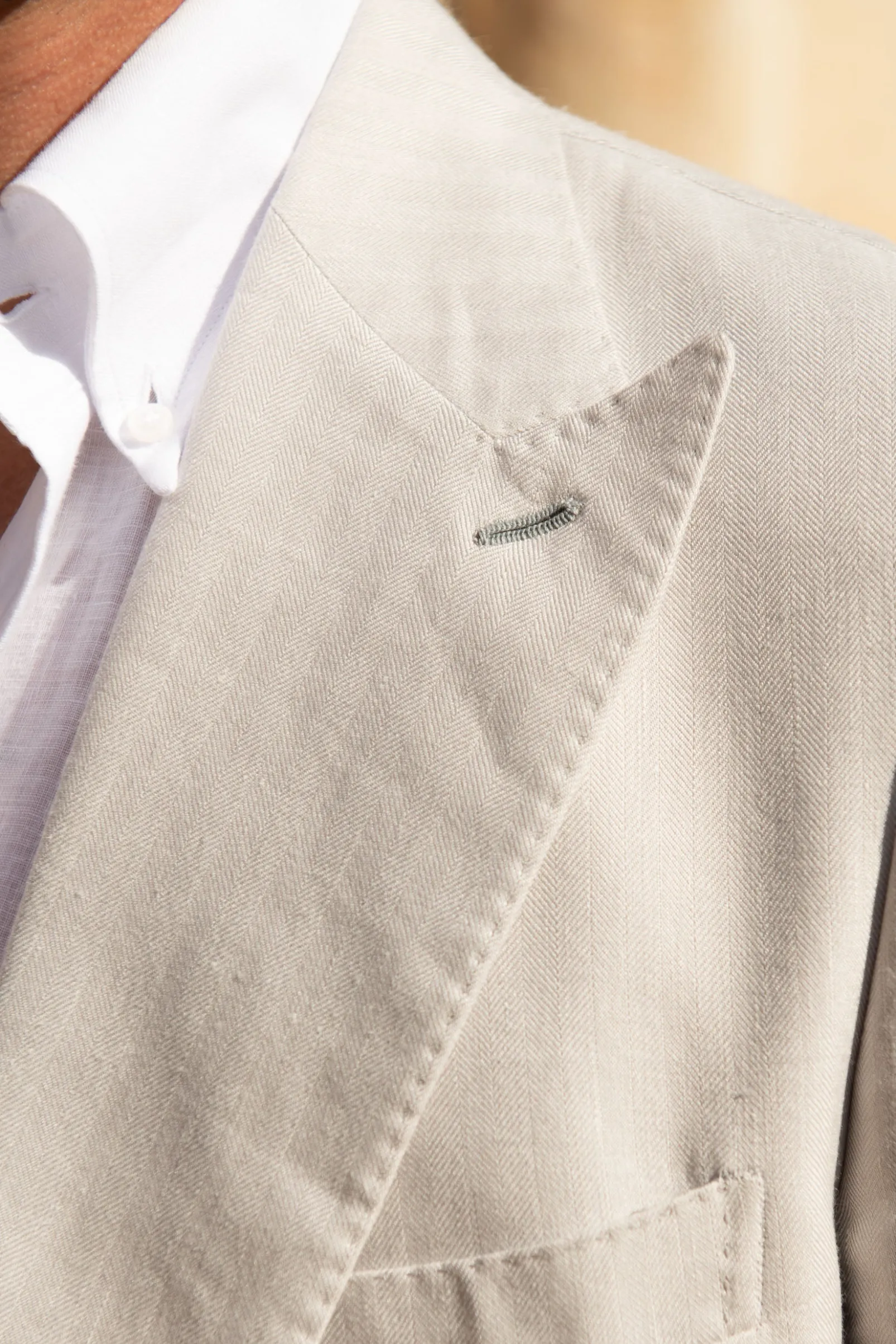 natural_herringbone_doubl_2.webp Natural herringbone double breasted suit - Made in Italy