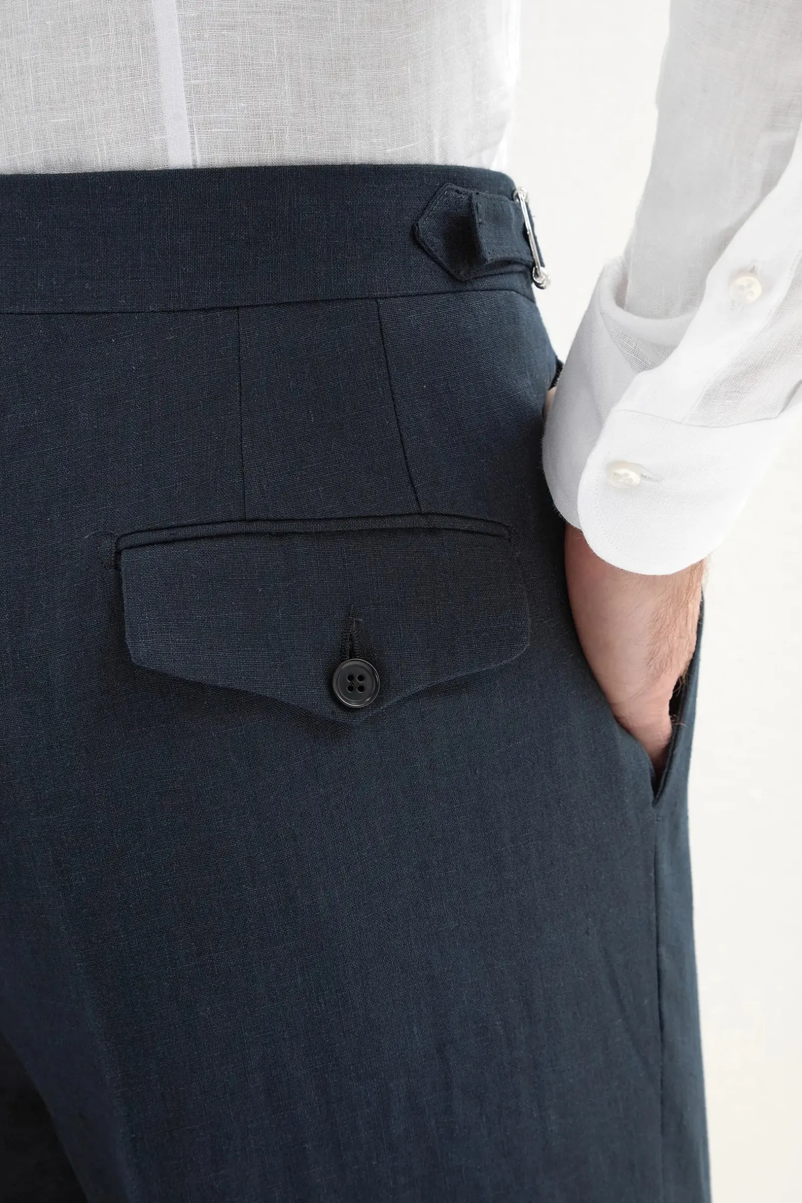 navy_linen_shorts__made_i_2.webp Navy linen shorts - Made in Italy