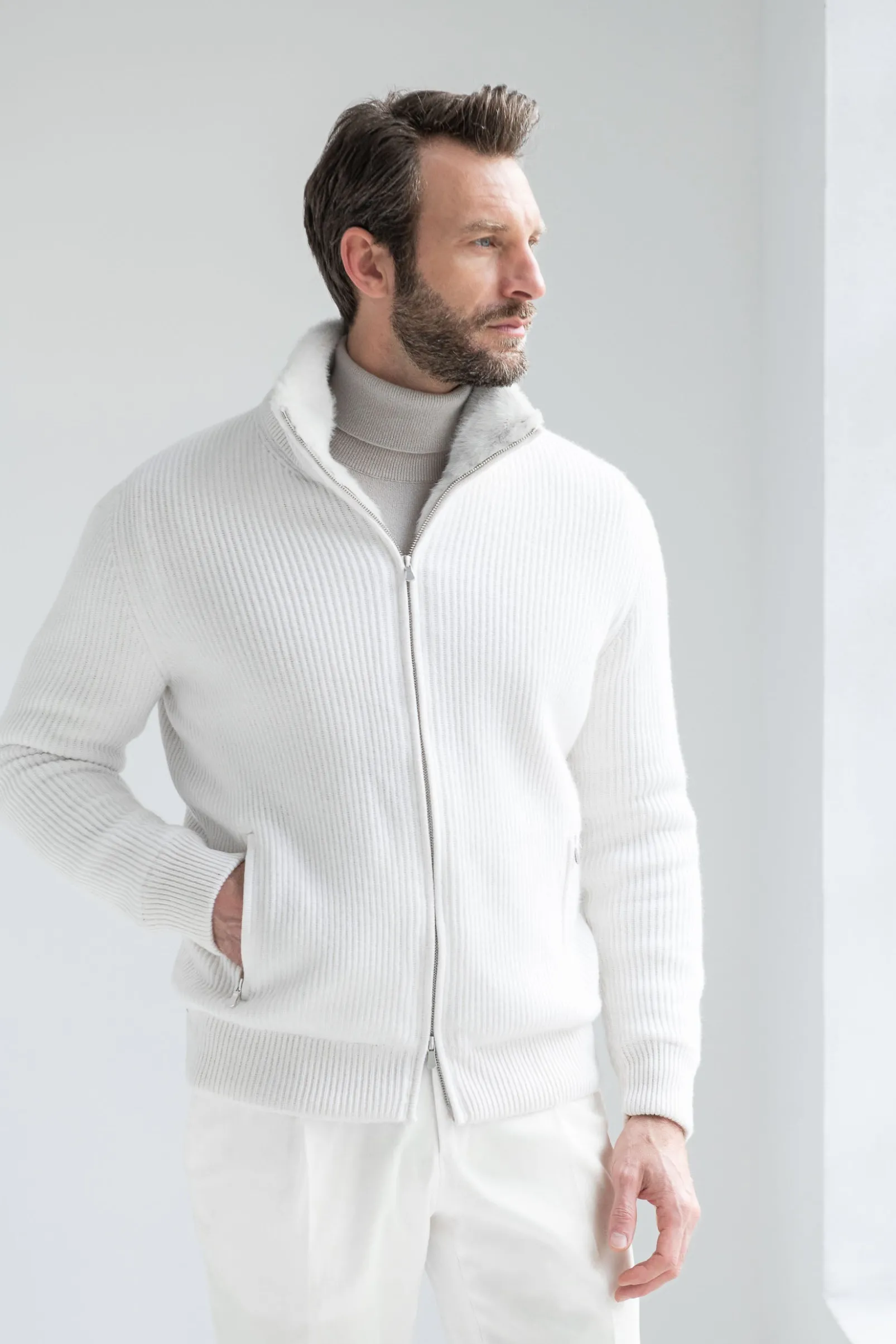 offwhite_cashmere_knitted_0.webp Off-white cashmere knitted bomber with fur - Made in Italy