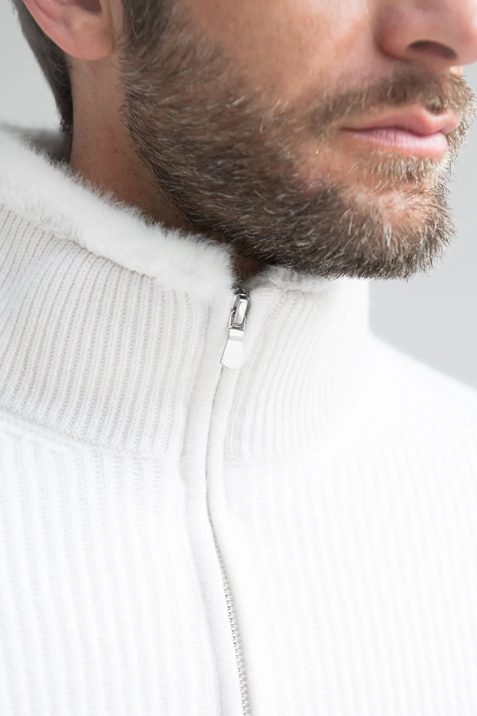 offwhite_cashmere_knitted_2.webp Off-white cashmere knitted bomber with fur - Made in Italy